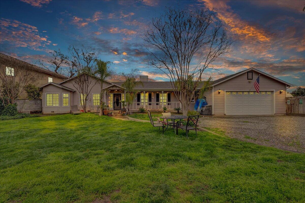 208 S Bollinger St, Visalia, CA 93291
