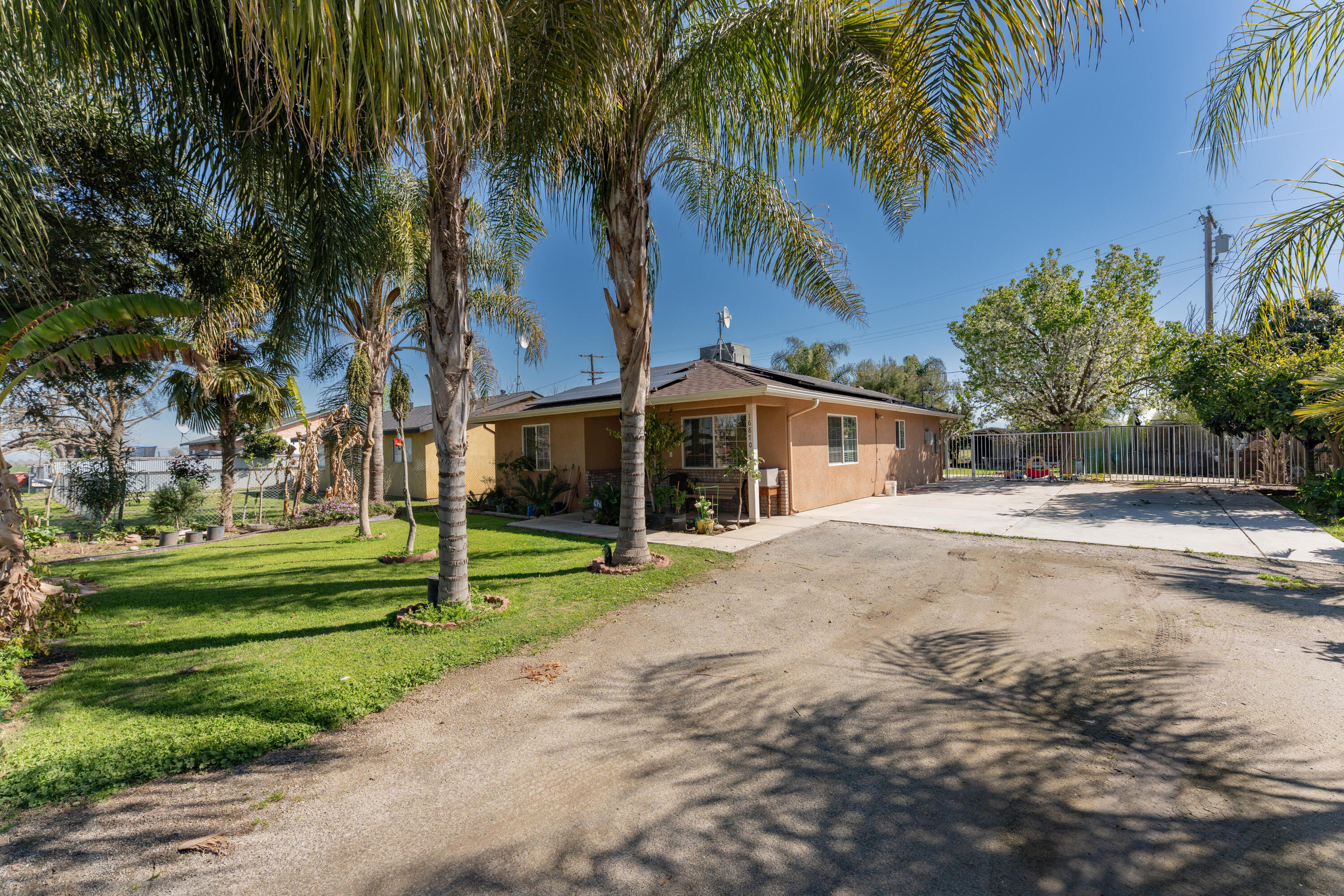 16870 Cloverdale Rd, Tulare, CA 93274