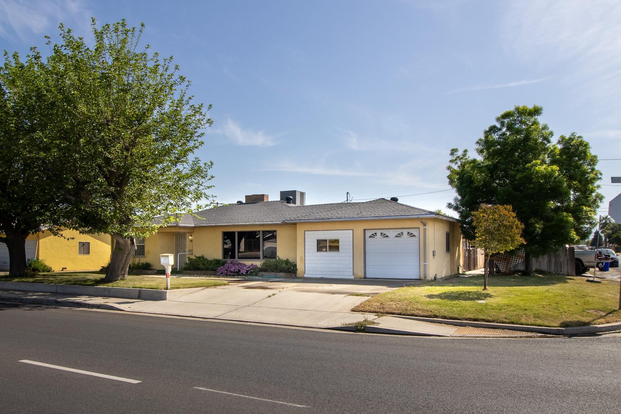 310 N Newcomb St, Porterville, CA 93257