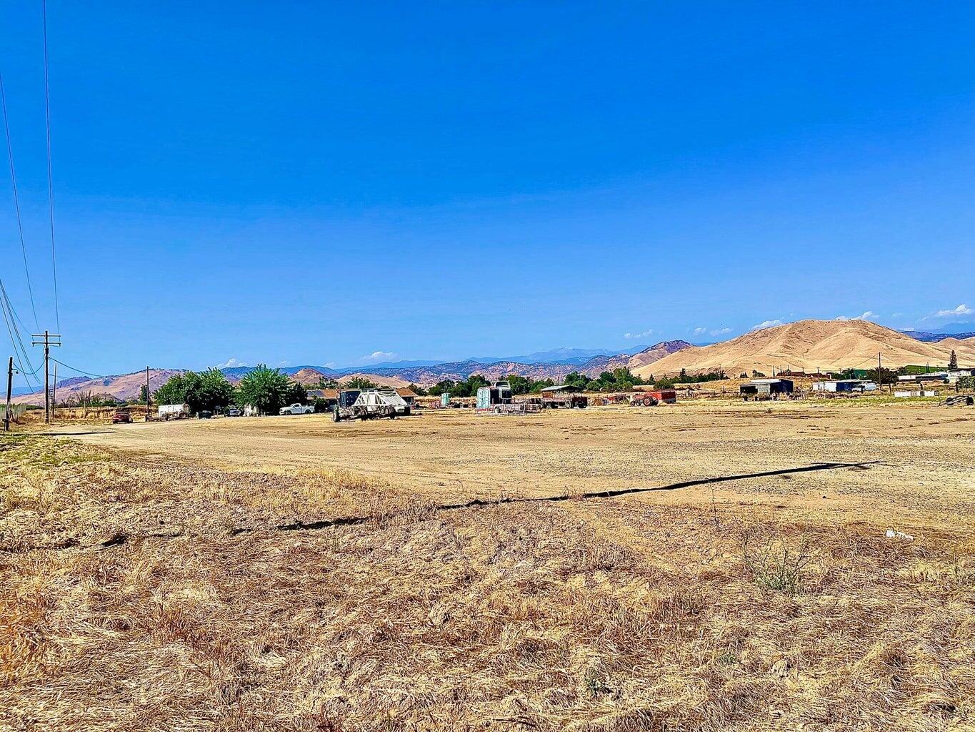 00 W Ropes Ave, Woodlake, CA 93286