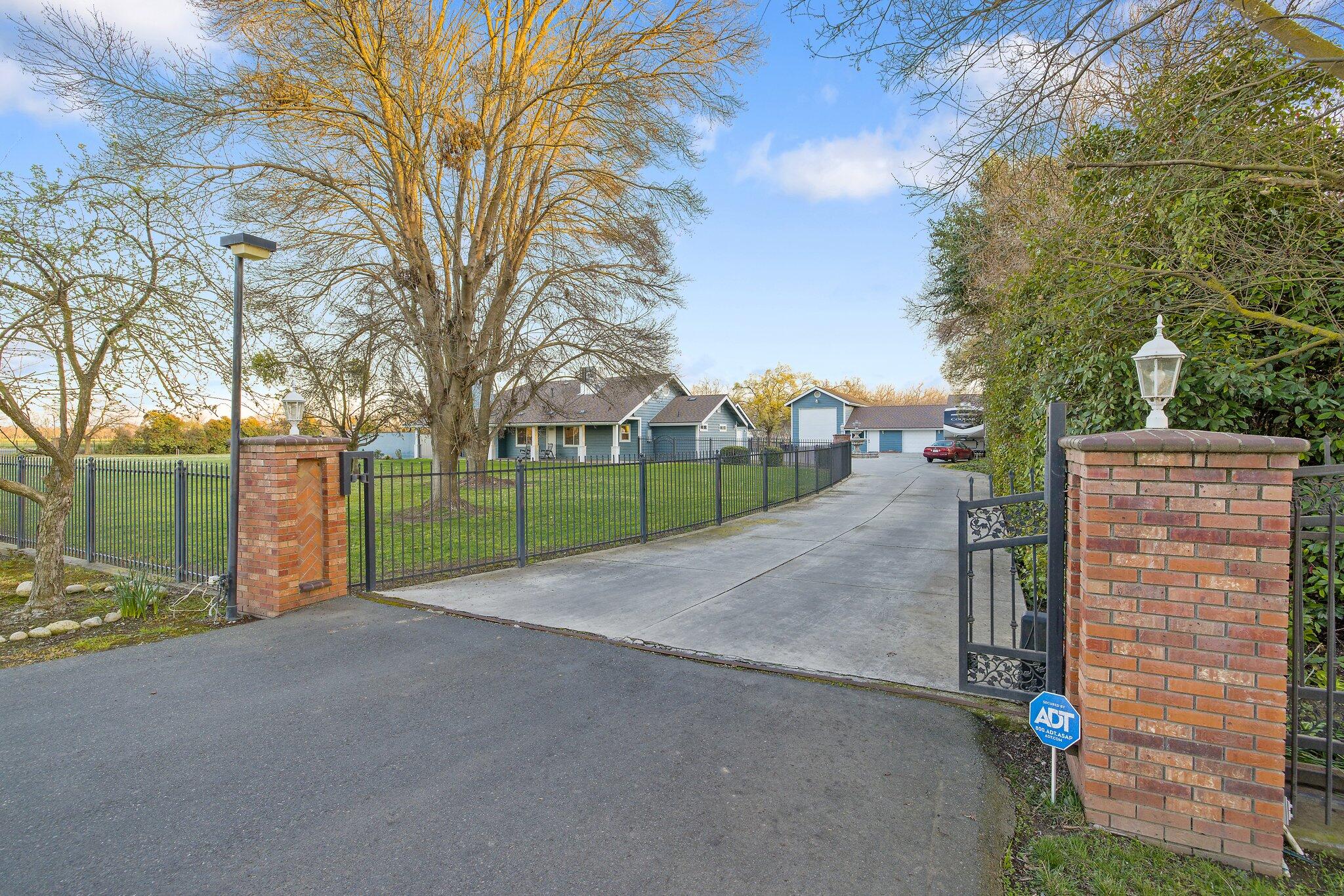 27387 Rd 100, Visalia, CA 93277