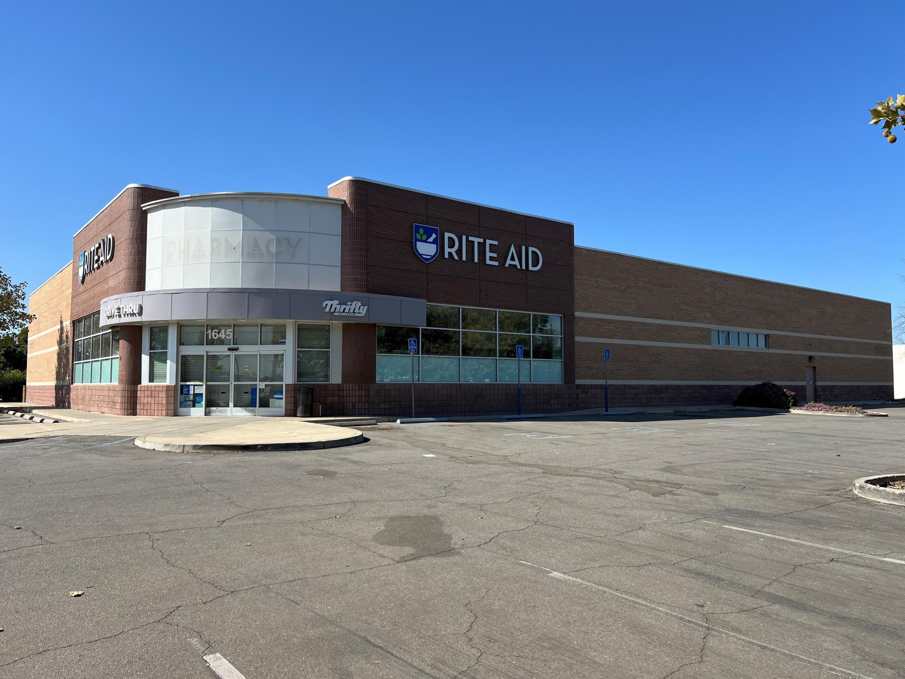 1645 E Tulare Ave, Tulare, CA 93274