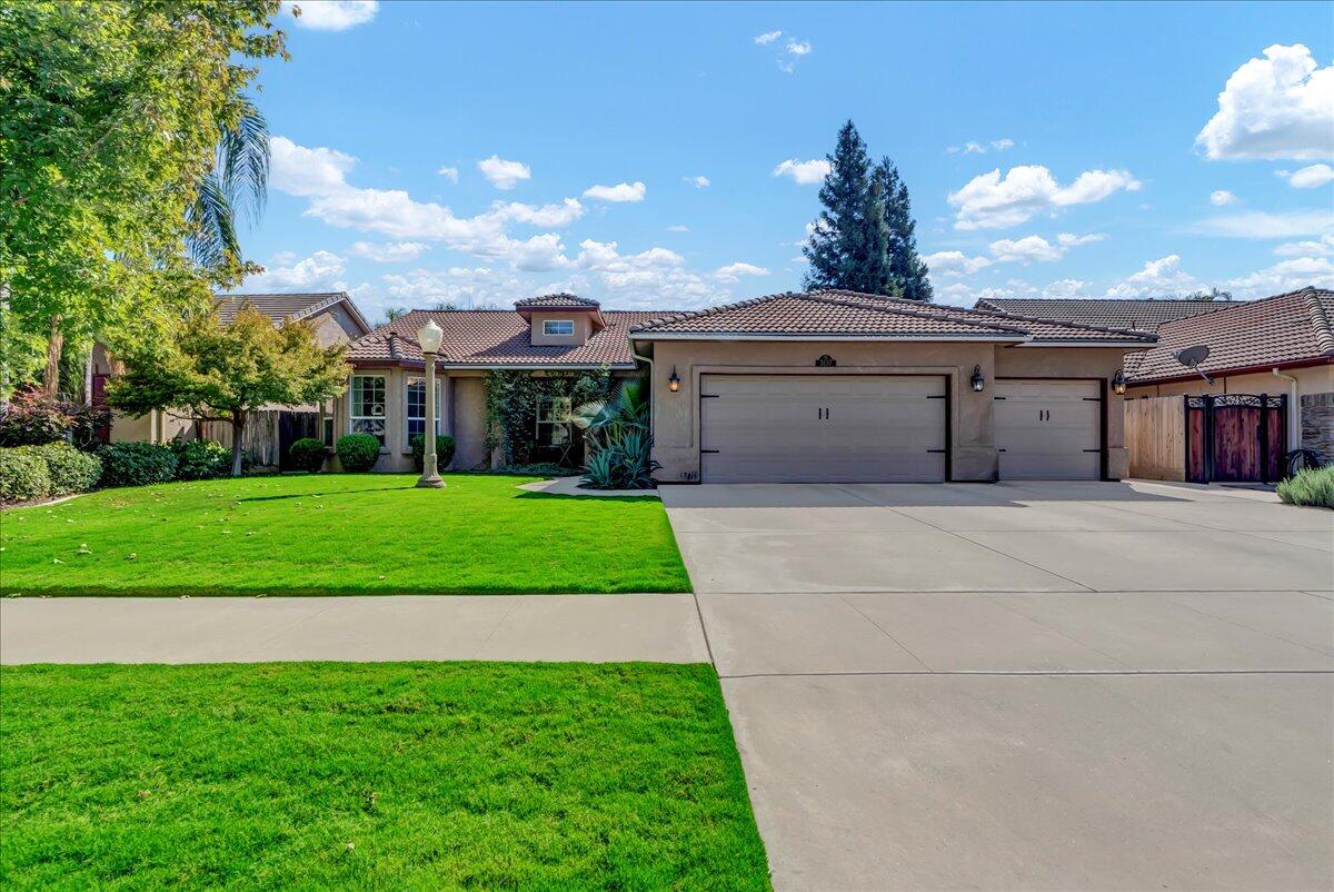 3137 W Delaware Ct, Visalia, CA 93291