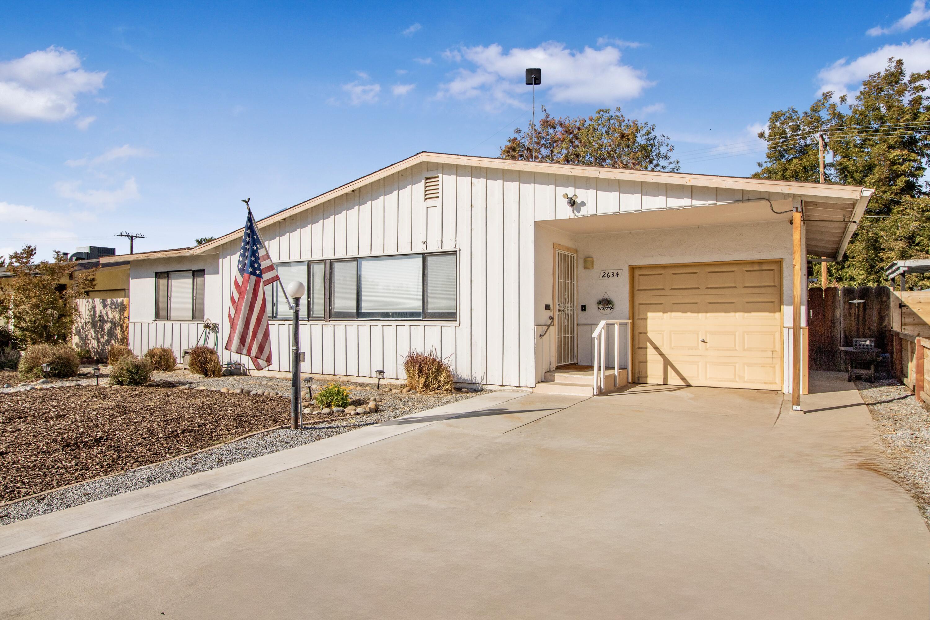 2634 W Iris Ave, Visalia, CA 93277