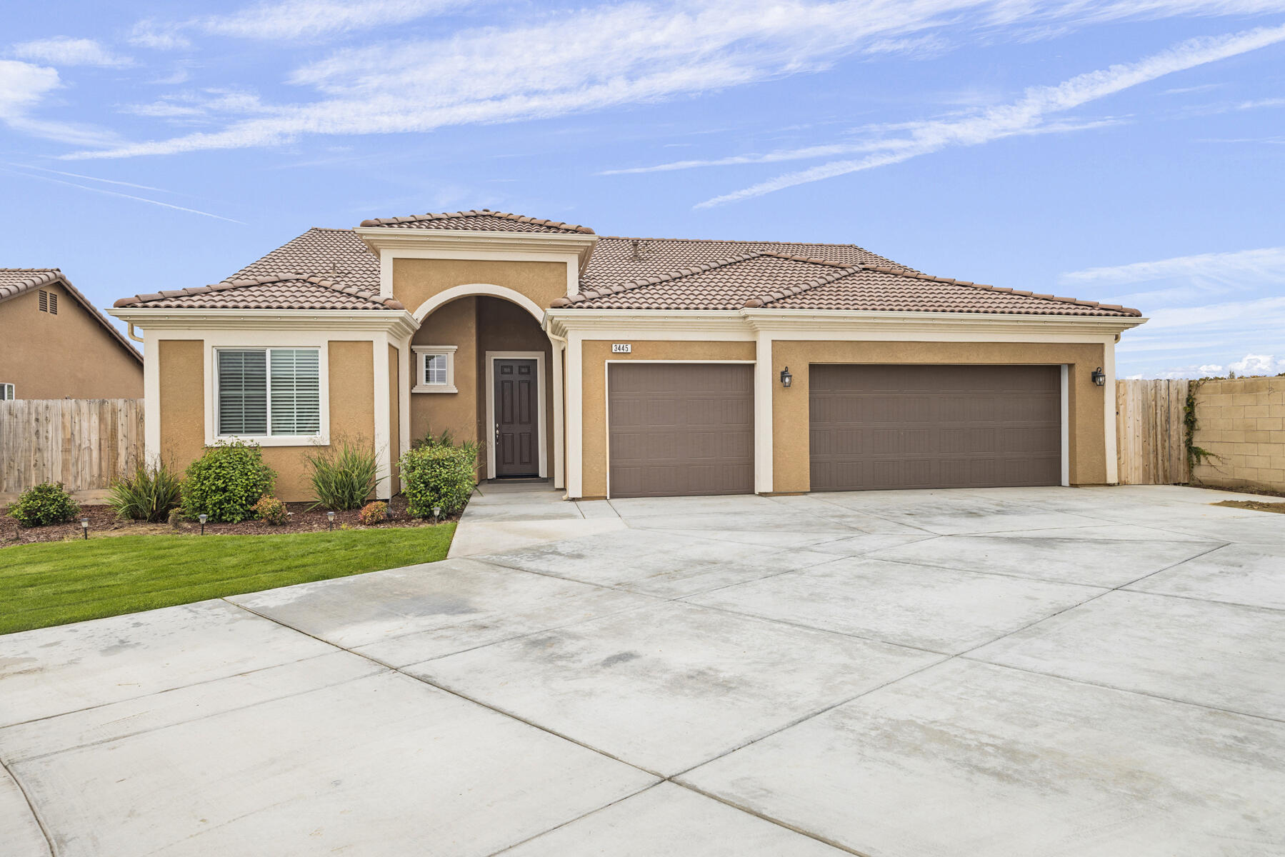 3445 N Atwood Ct, Visalia, CA 93291