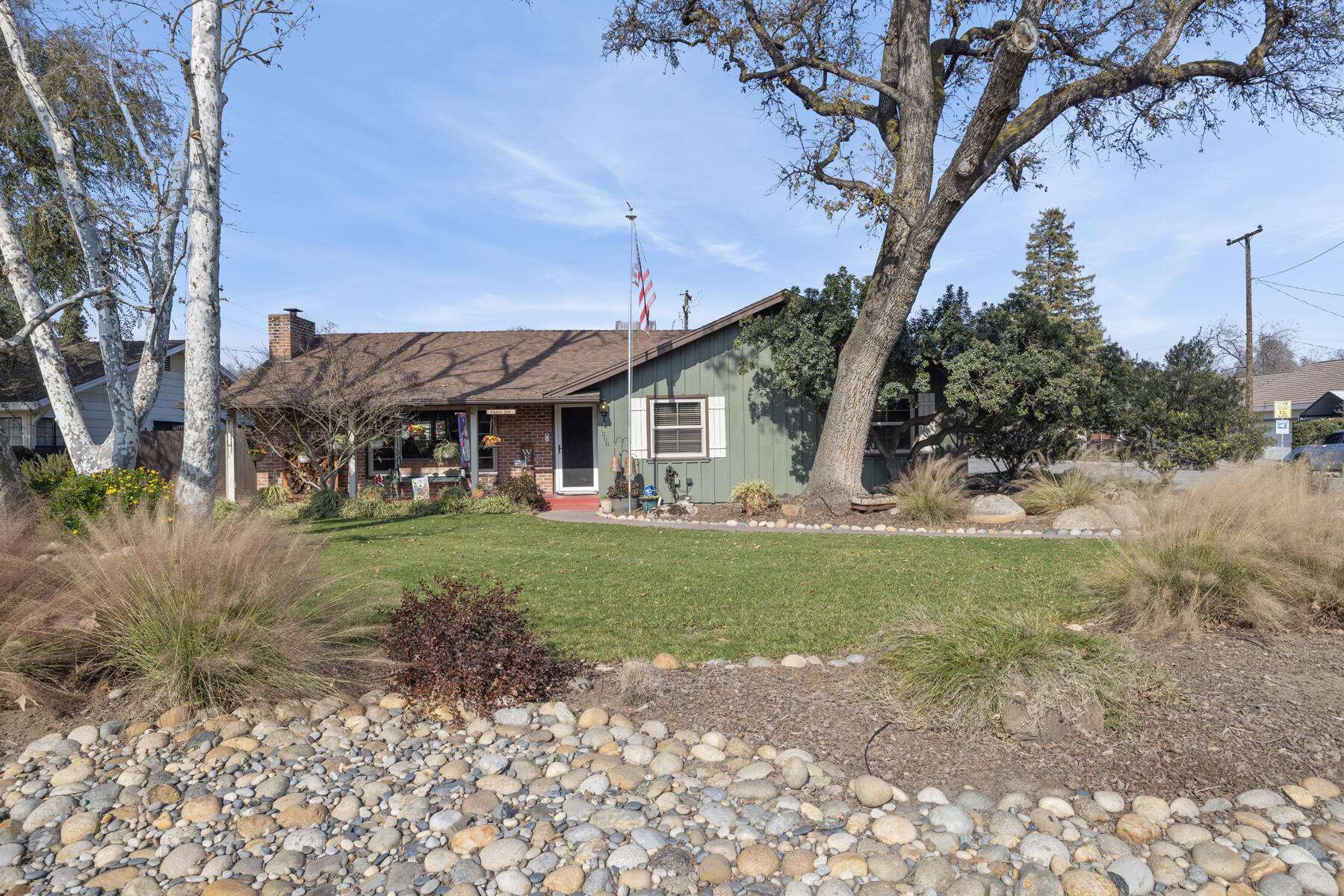 1508 W Cambridge Ave, Visalia, CA 93277