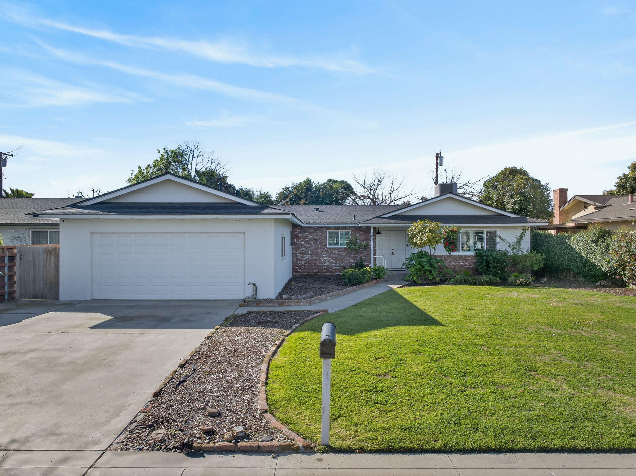 3035 W Cambridge Ave, Visalia, CA 93277