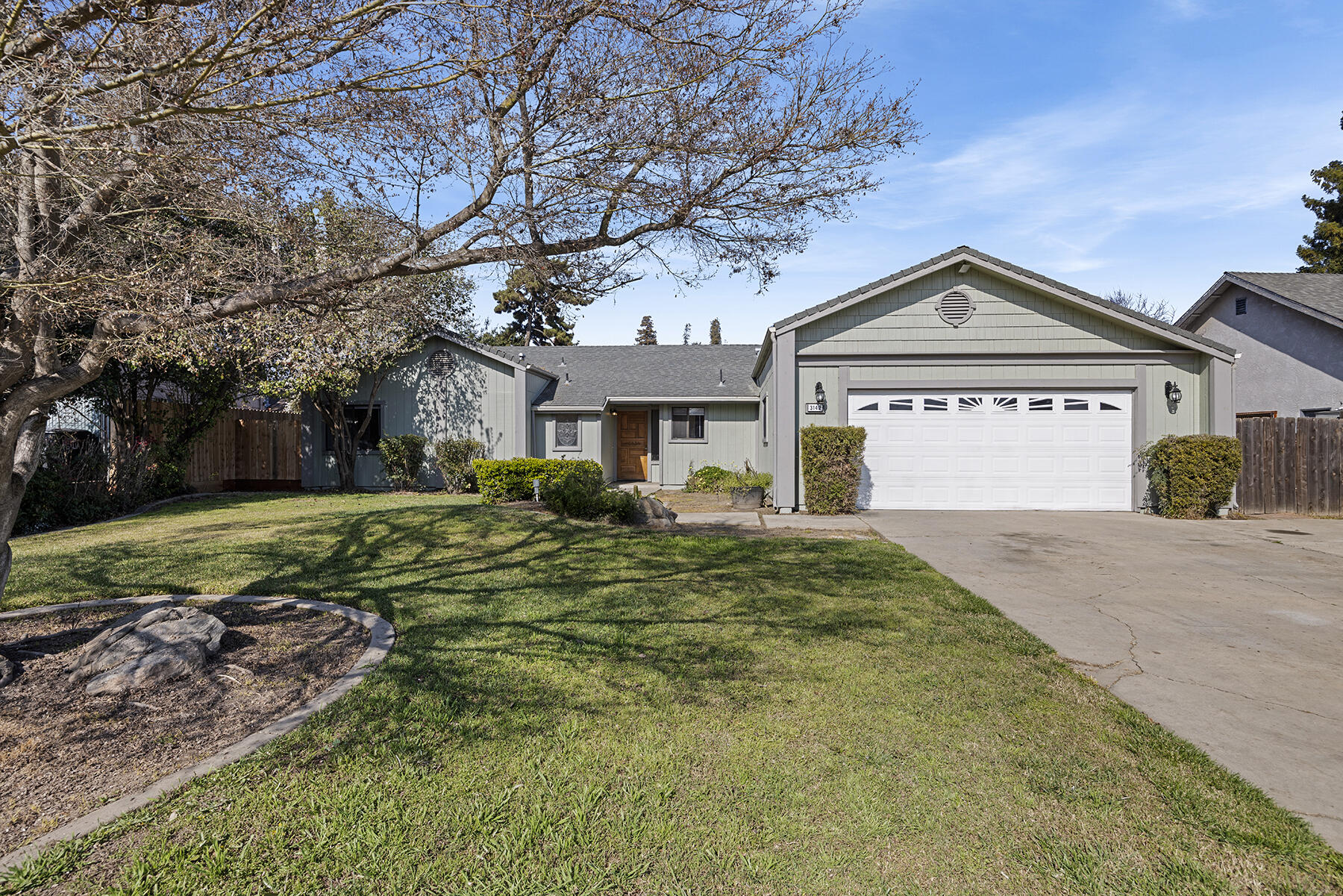 3142 E Race Ave, Visalia, CA 93292