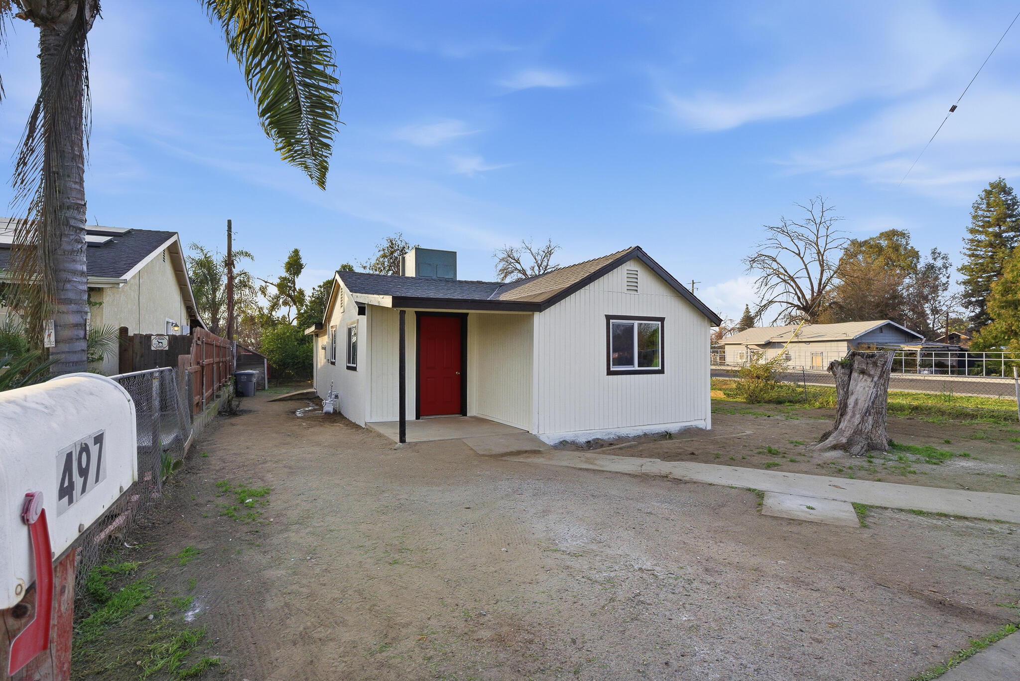 497 N Oakview Ave, Farmersville, CA 93223
