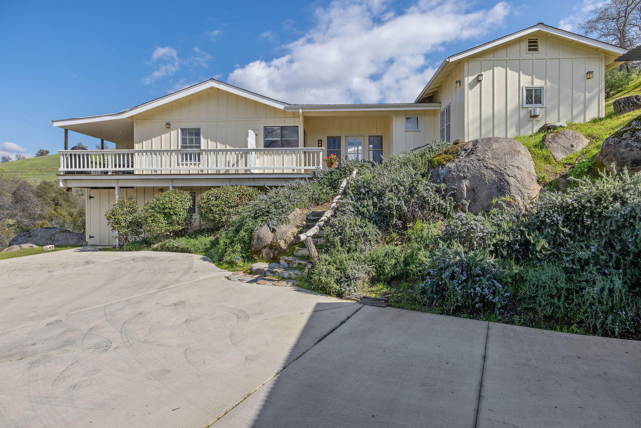 40209 Redtail Ln, Three Rivers, CA 93271