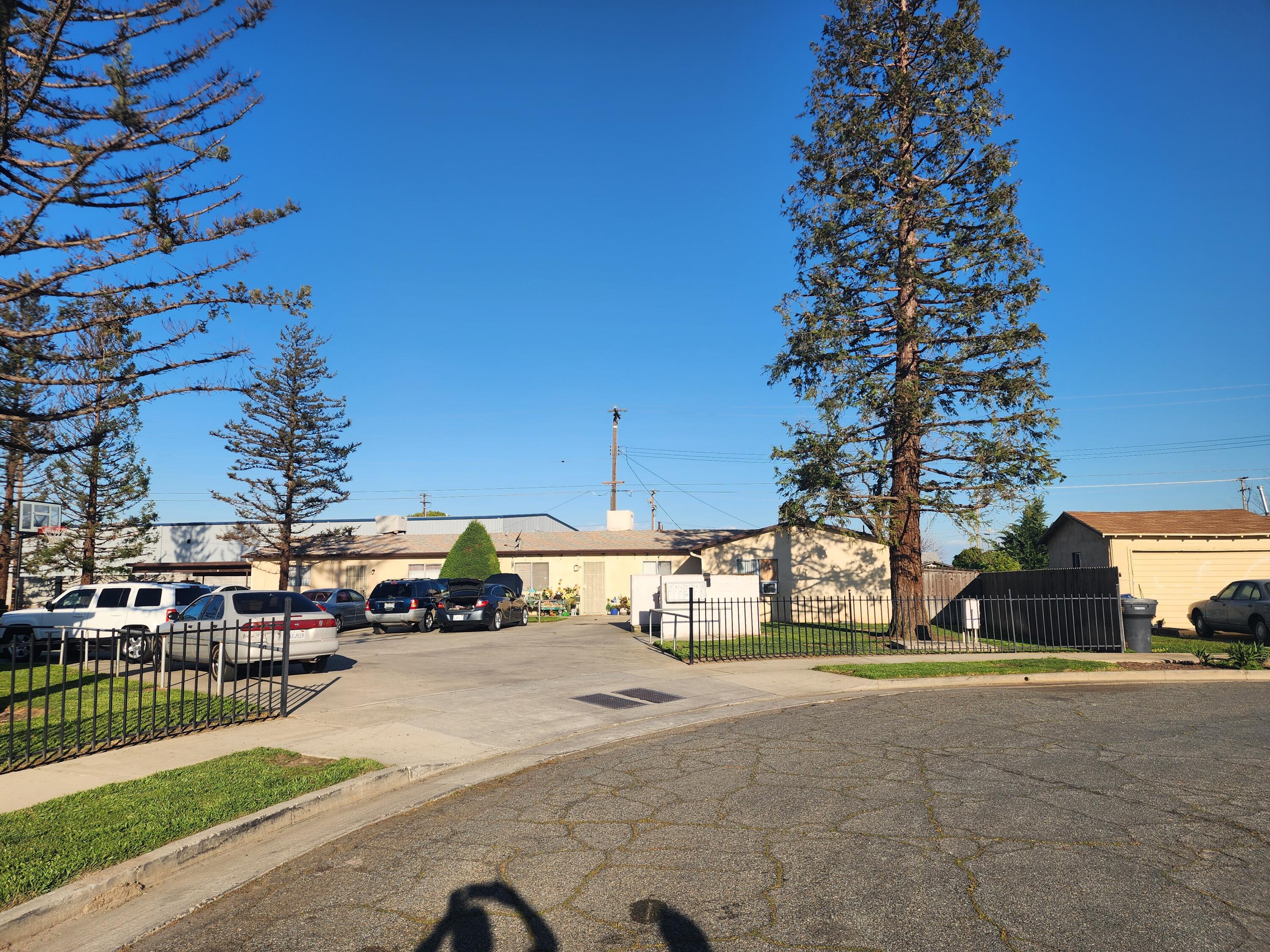 240 W Vetter Dr, Tulare, CA 93274