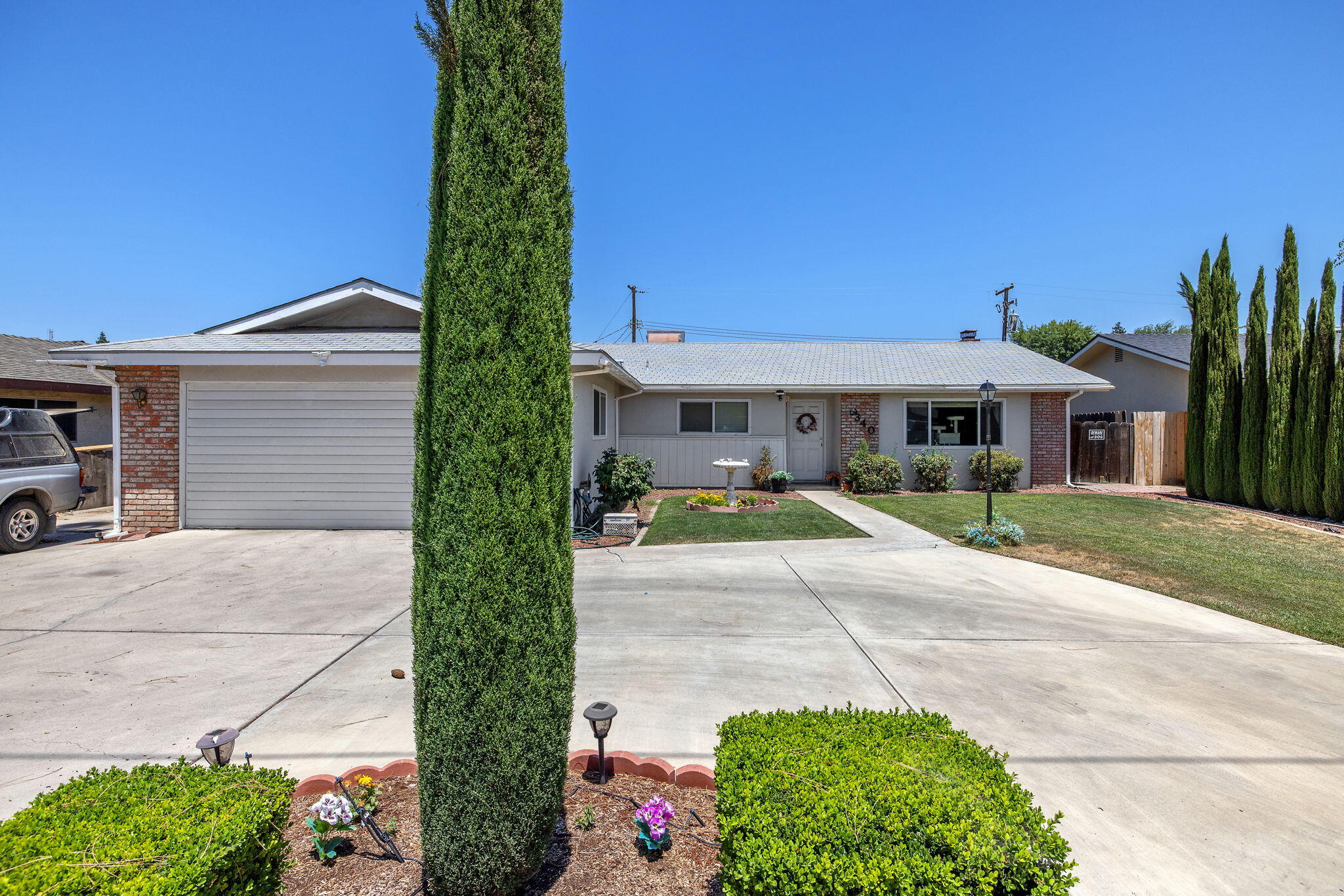 3340 W Walnut Ave, Visalia, CA 93277