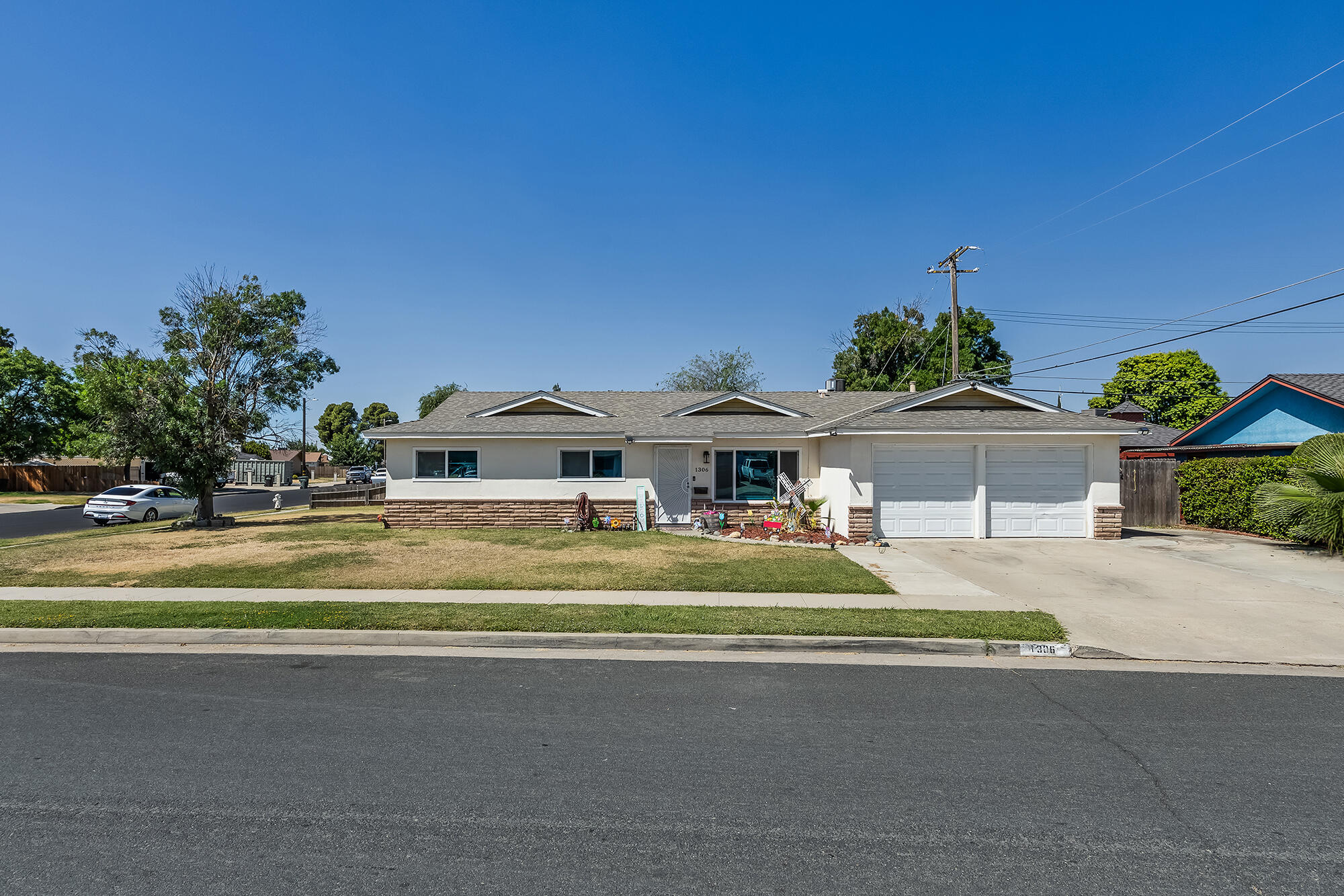 1306 Elaine Dr, Hanford, CA 93230
