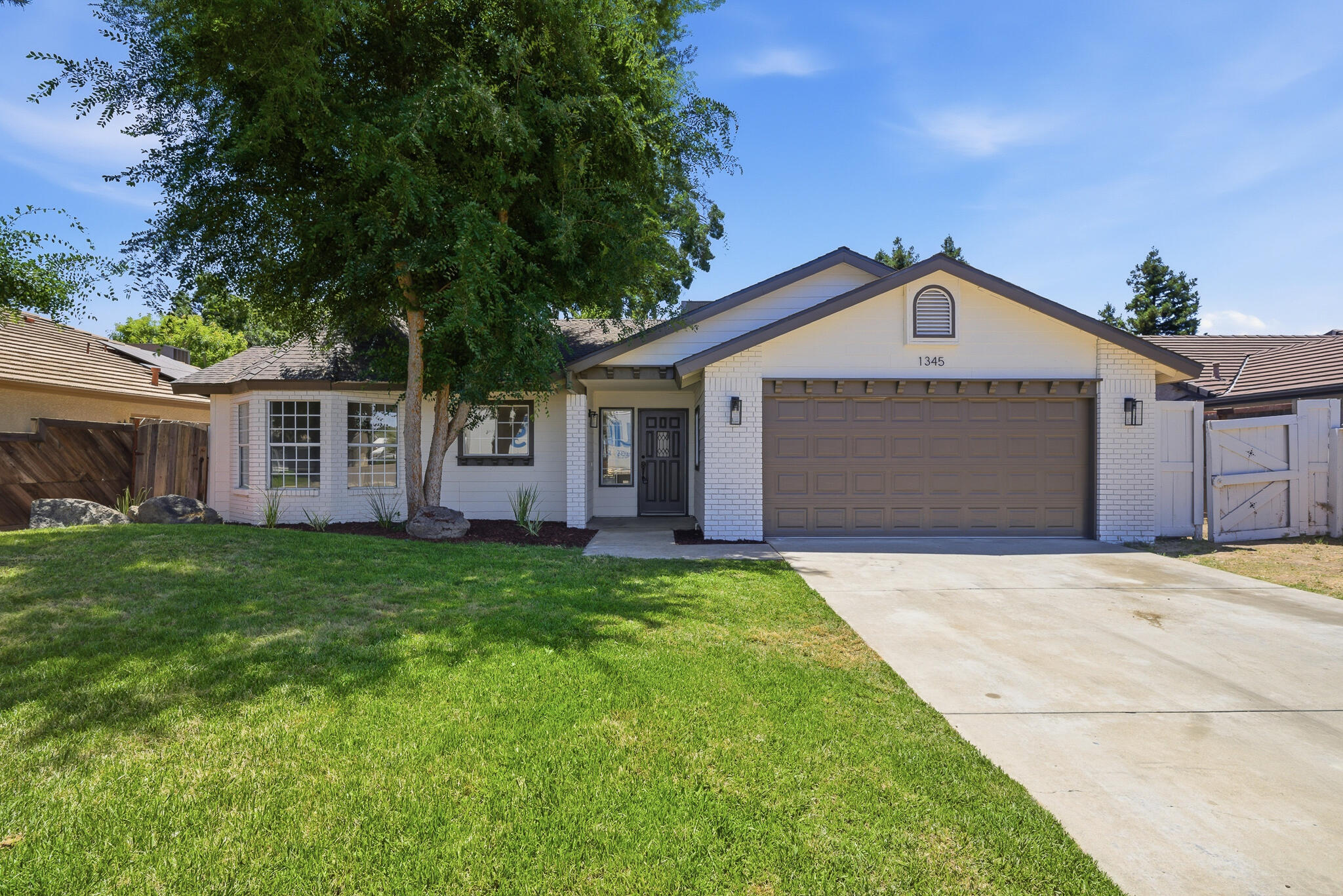 1345 E Vine Ct, Visalia, CA 93292