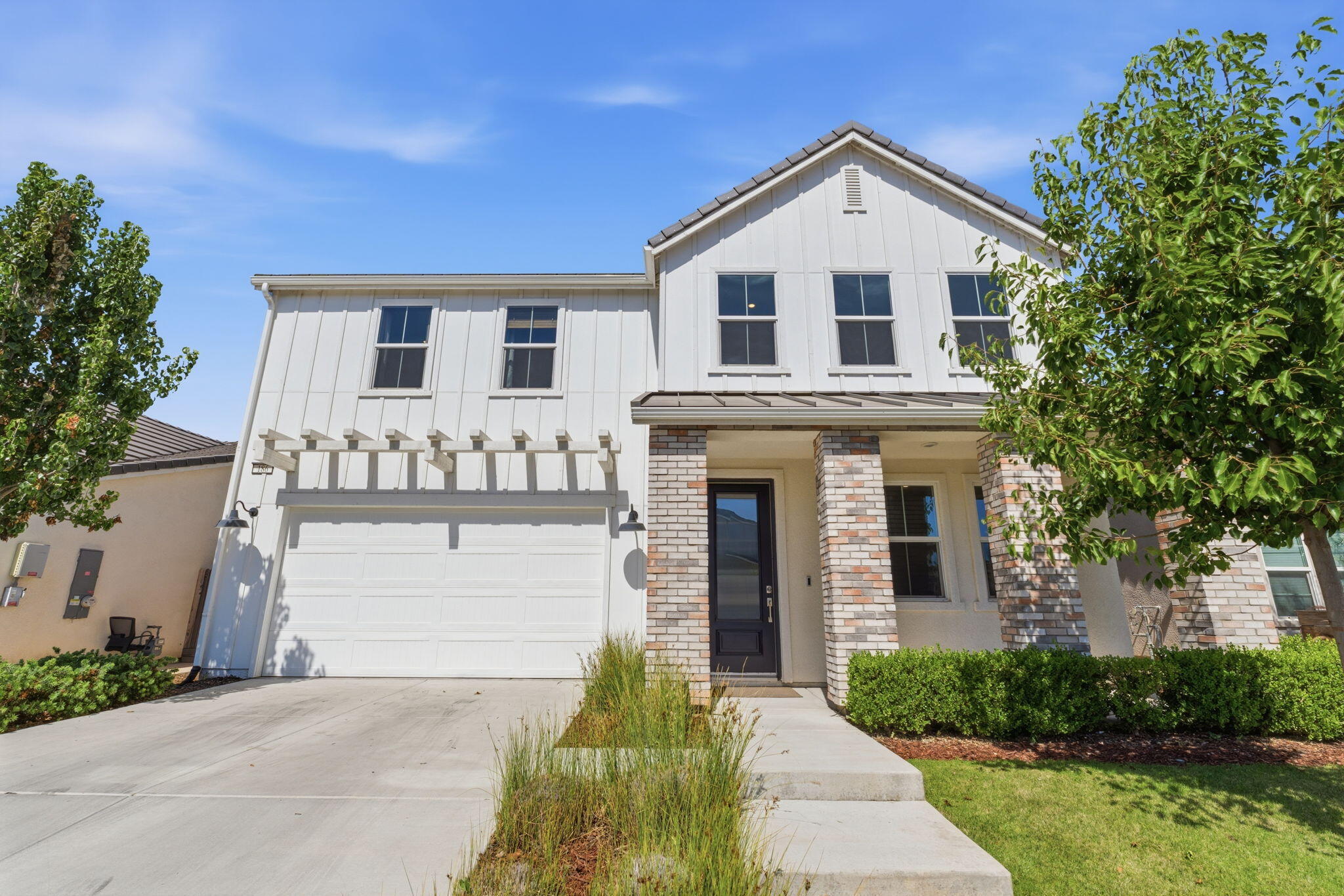 186 S Sentinel Dr, Madera, CA 93636