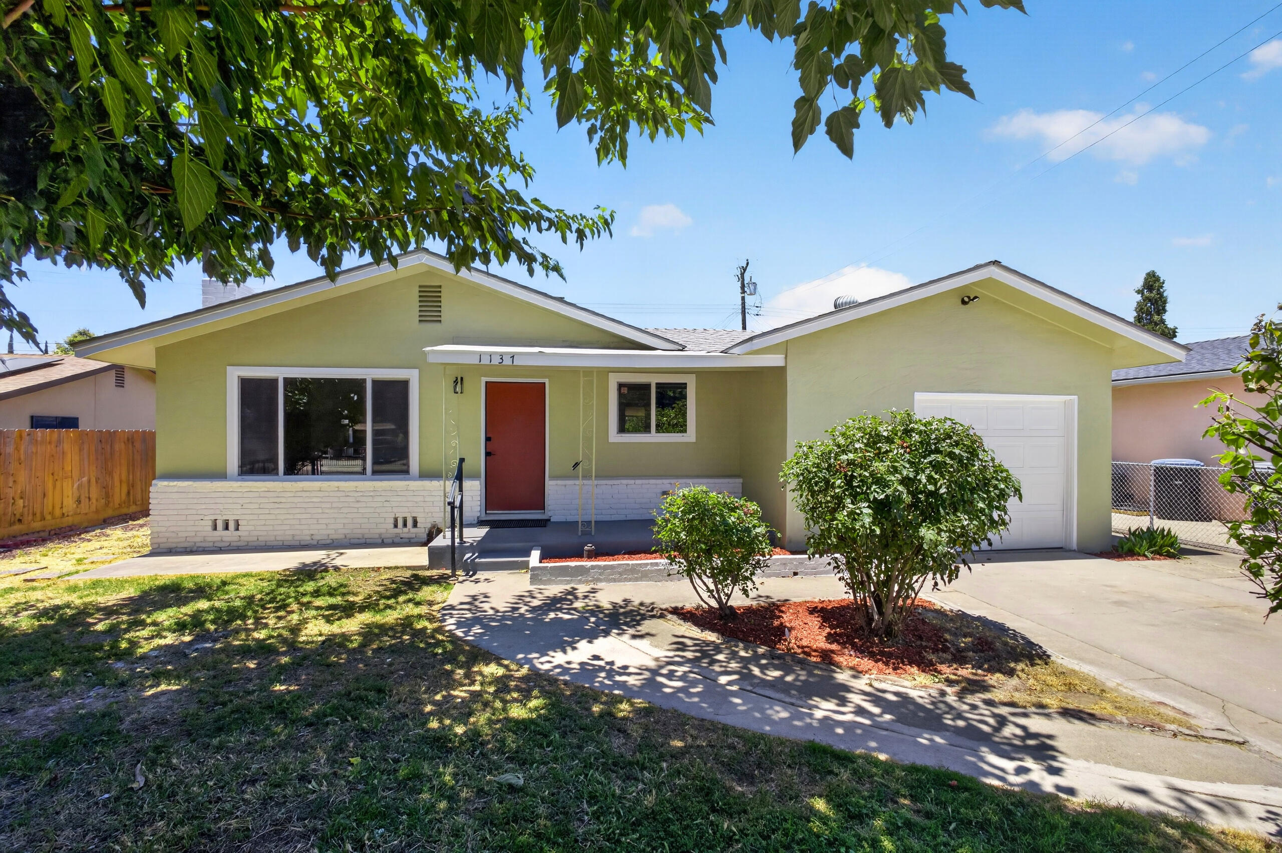 1137 N Gowdy St, Visalia, CA 93292