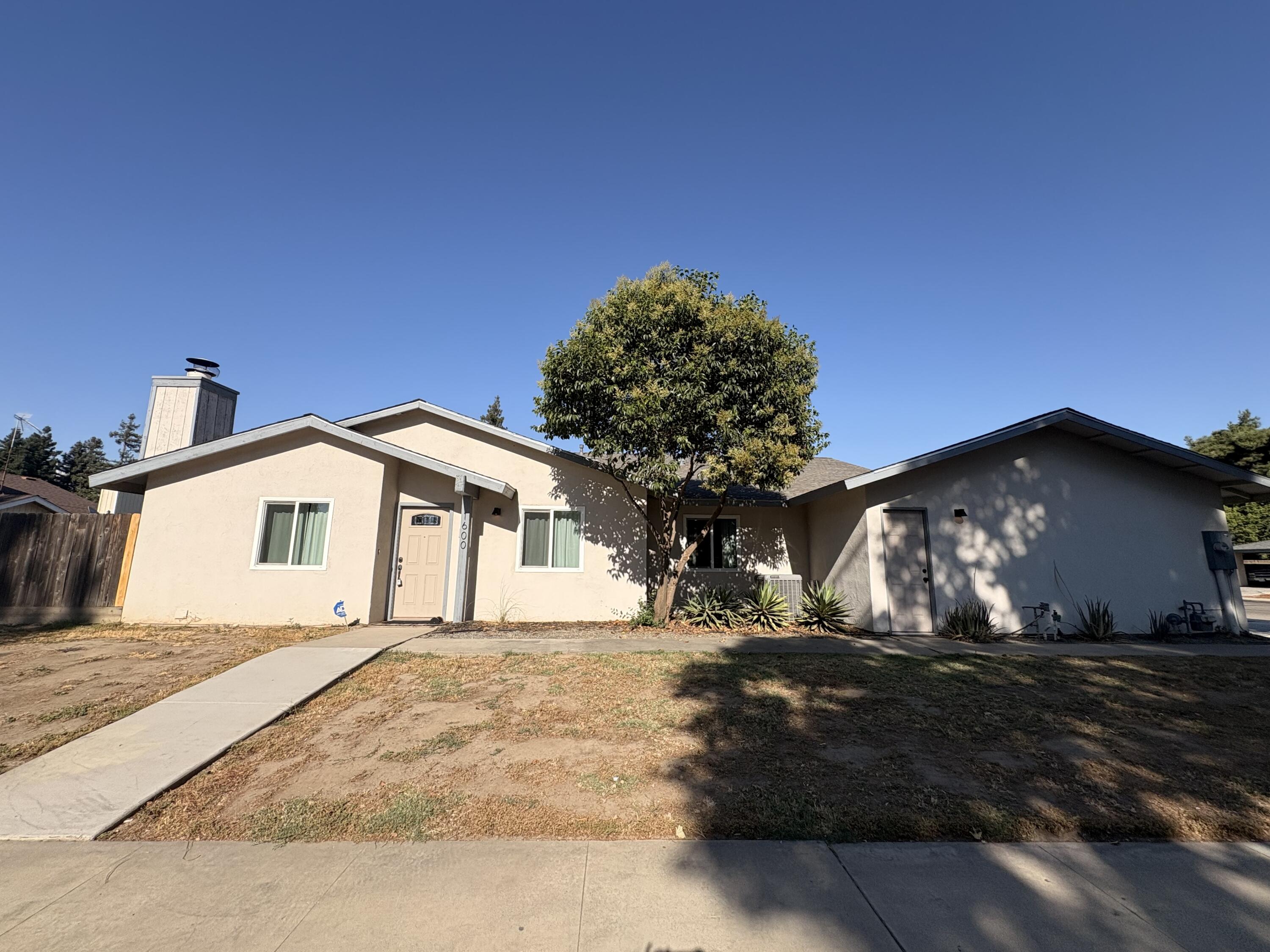 1600 N Goddard St, Visalia, CA 93292