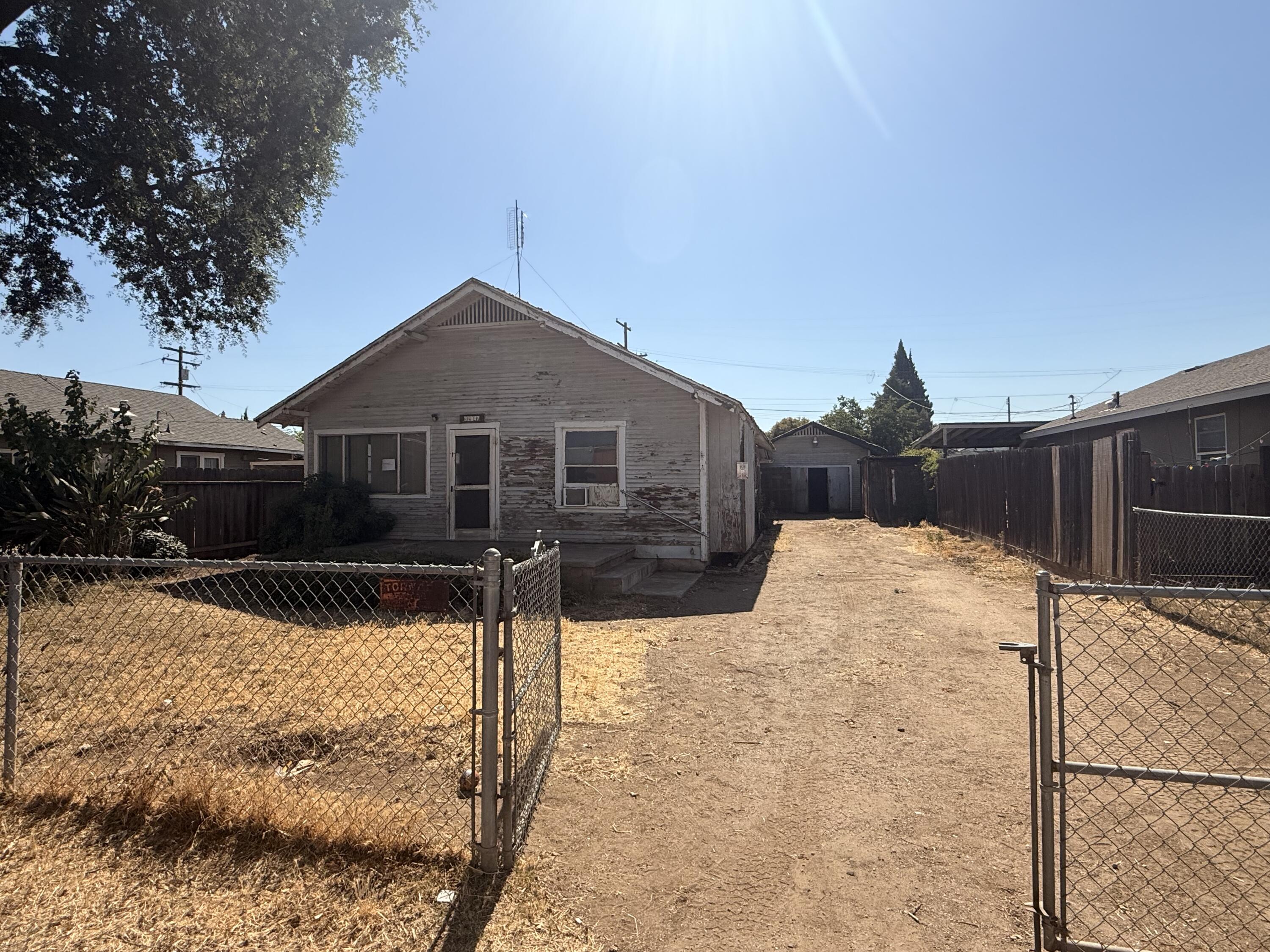 32947 Hawthorne Rd, Ivanhoe, CA 93235
