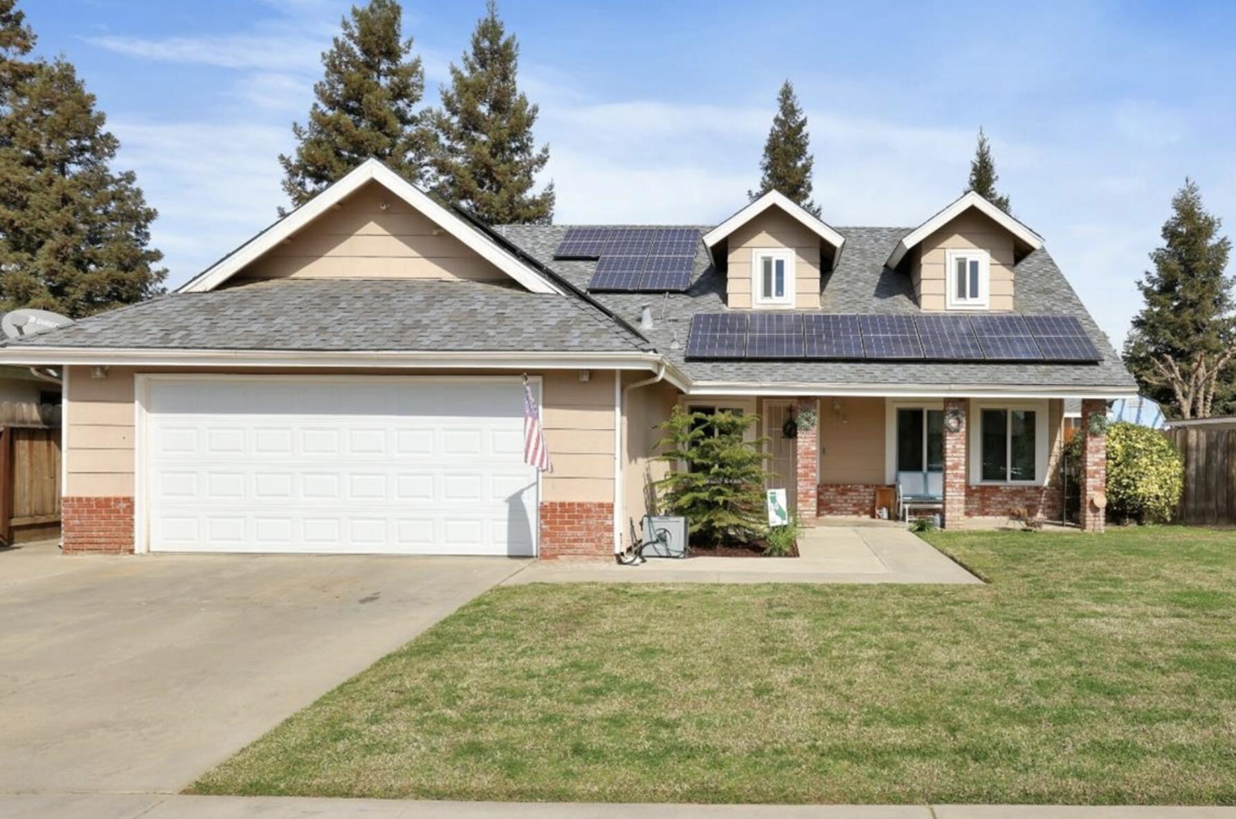 182 E Kennedy Ave, Tulare, CA 93274