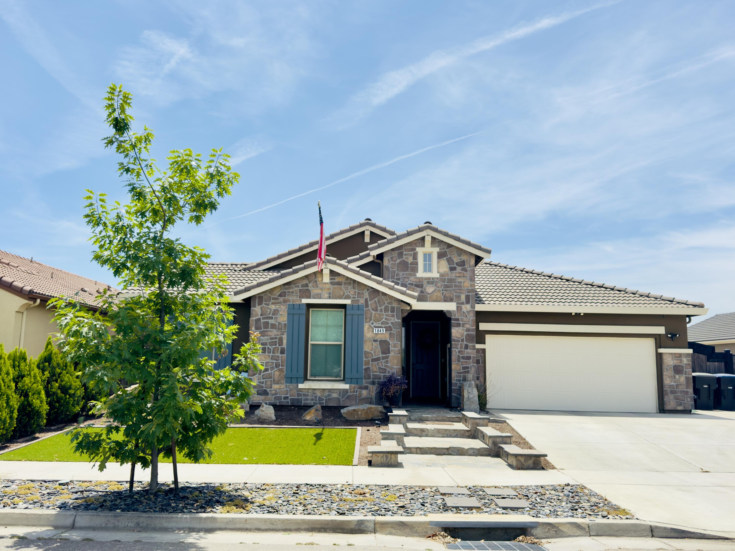 1849 W Porter Ave, Visalia, CA 93291