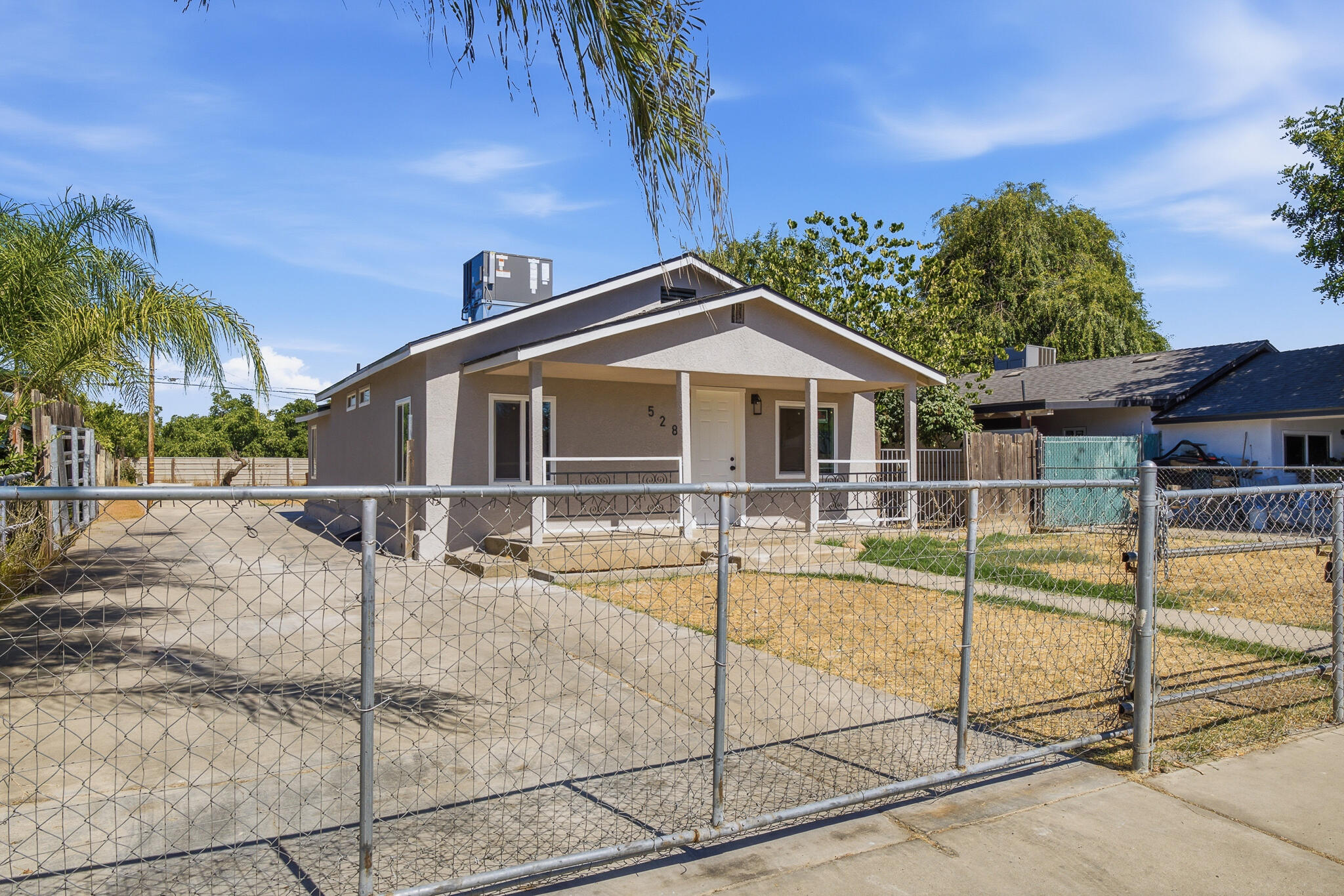 528 N Brundage Ave, Farmersville, CA 93223