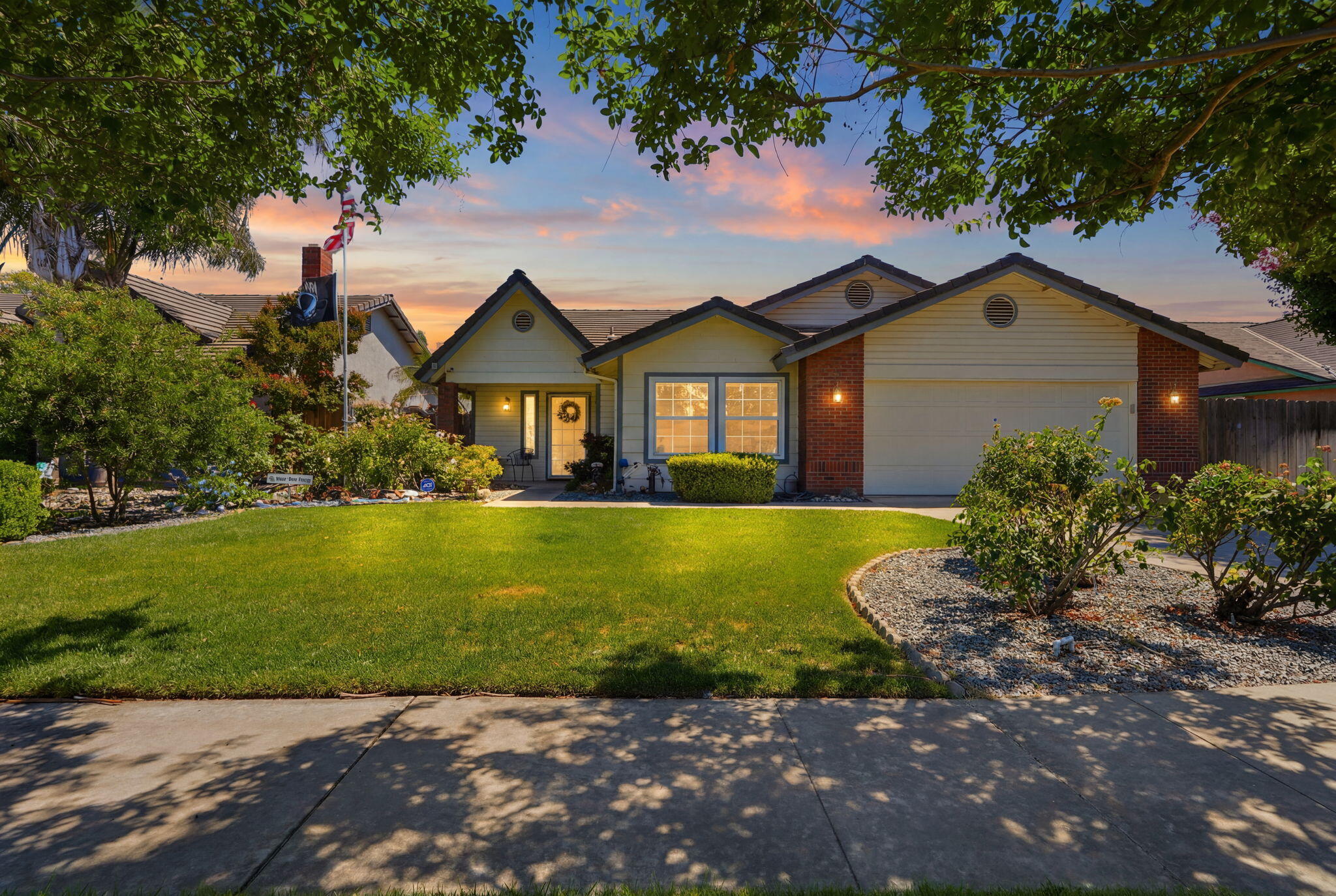 89 Devon Dr, Lemoore, CA 93245