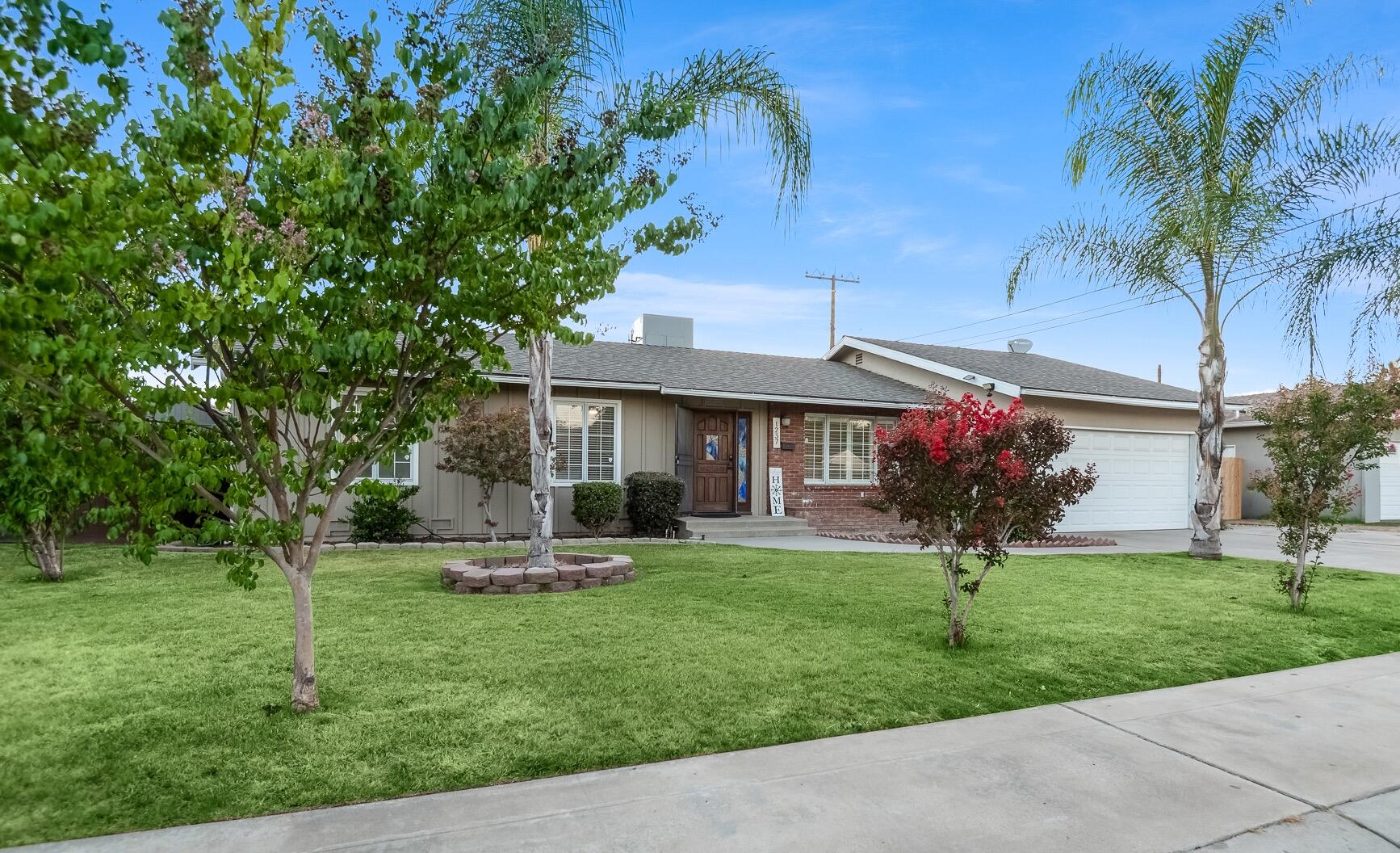 1237 S Clover St, Visalia, CA 93277