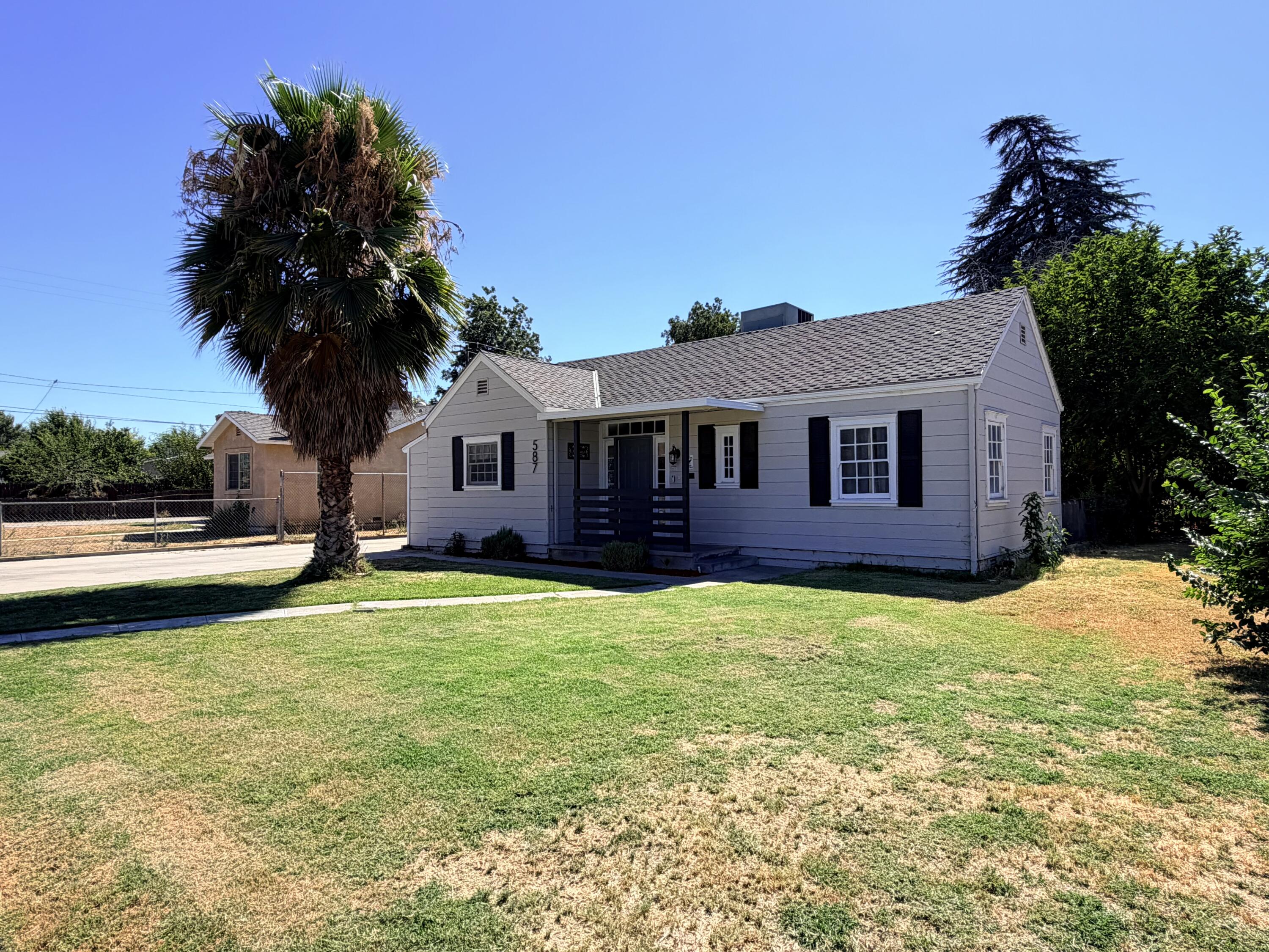 587 E Lihu St, Porterville, CA 93257