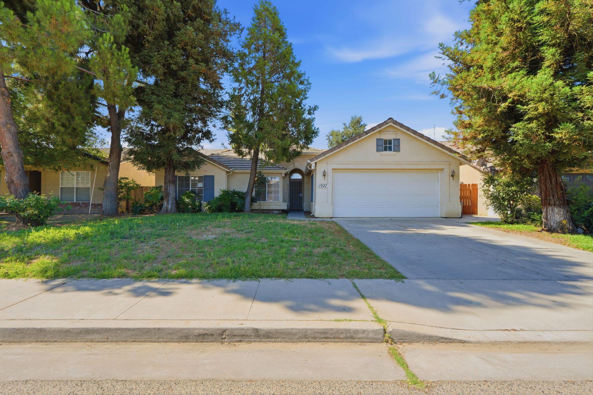 1927 W Monache Ave, Porterville, CA 93257