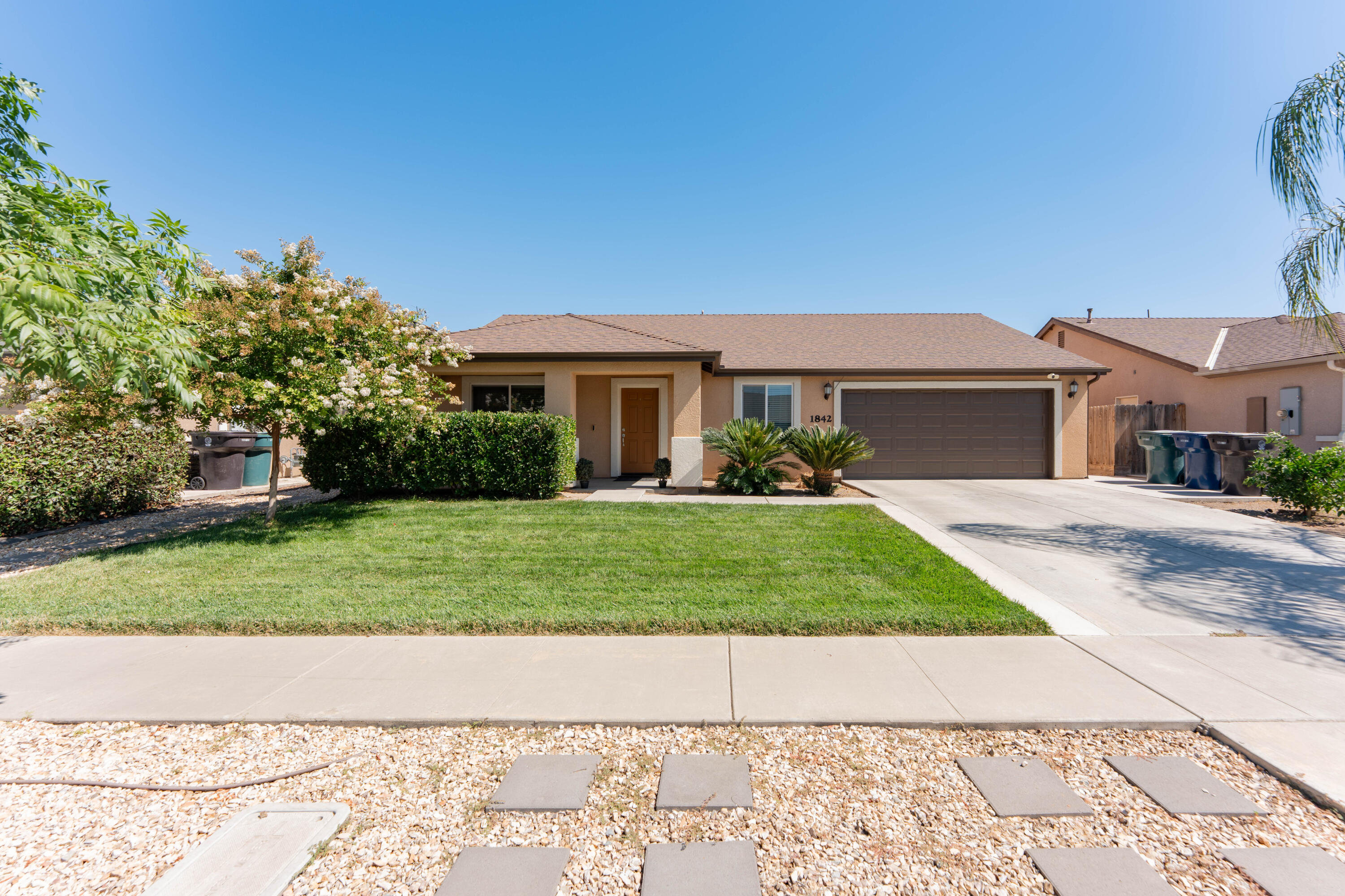 1842 Madalyn Ave, Tulare, CA 93274