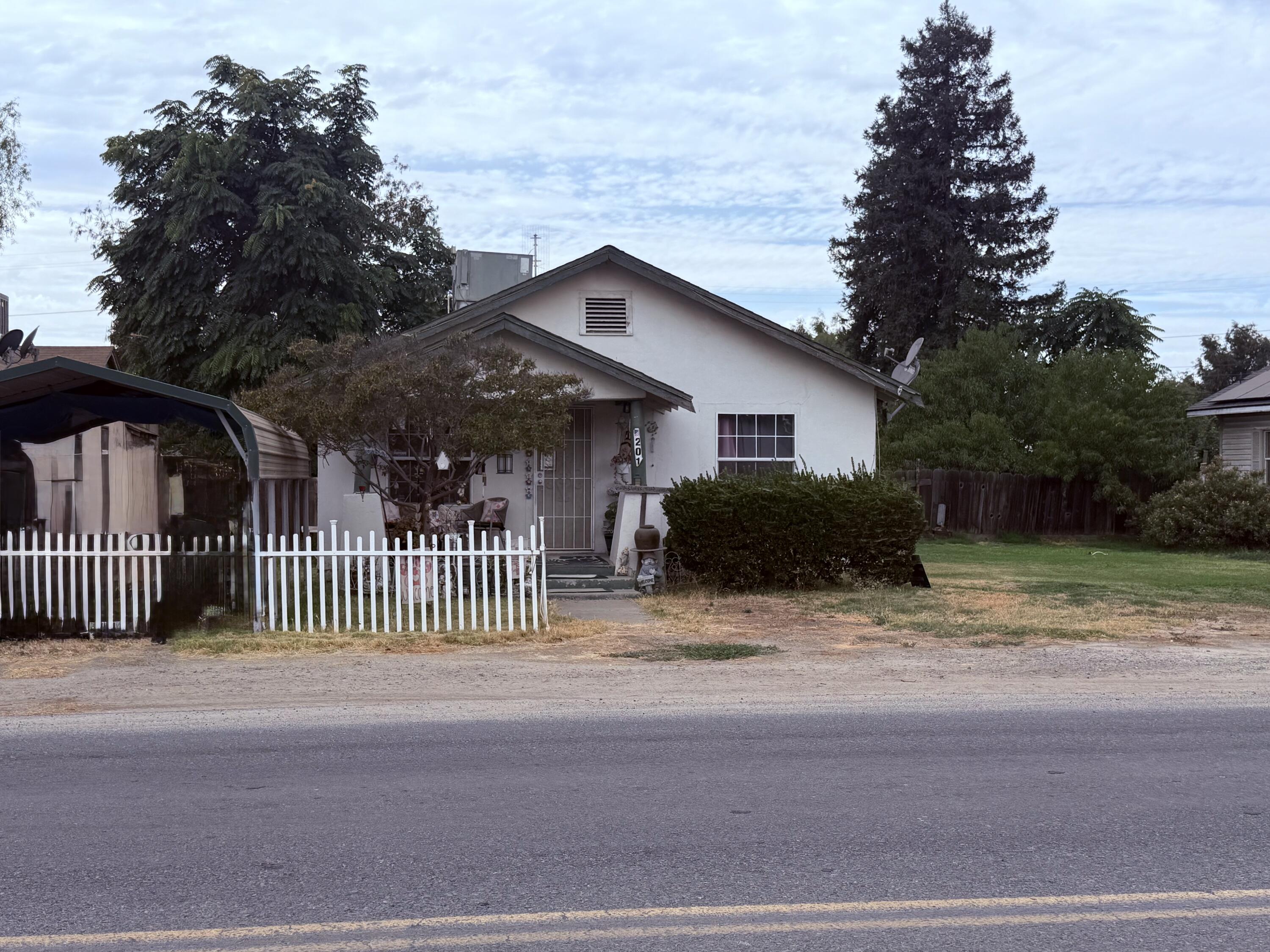 201 N Thompson St, Tipton, CA 93272