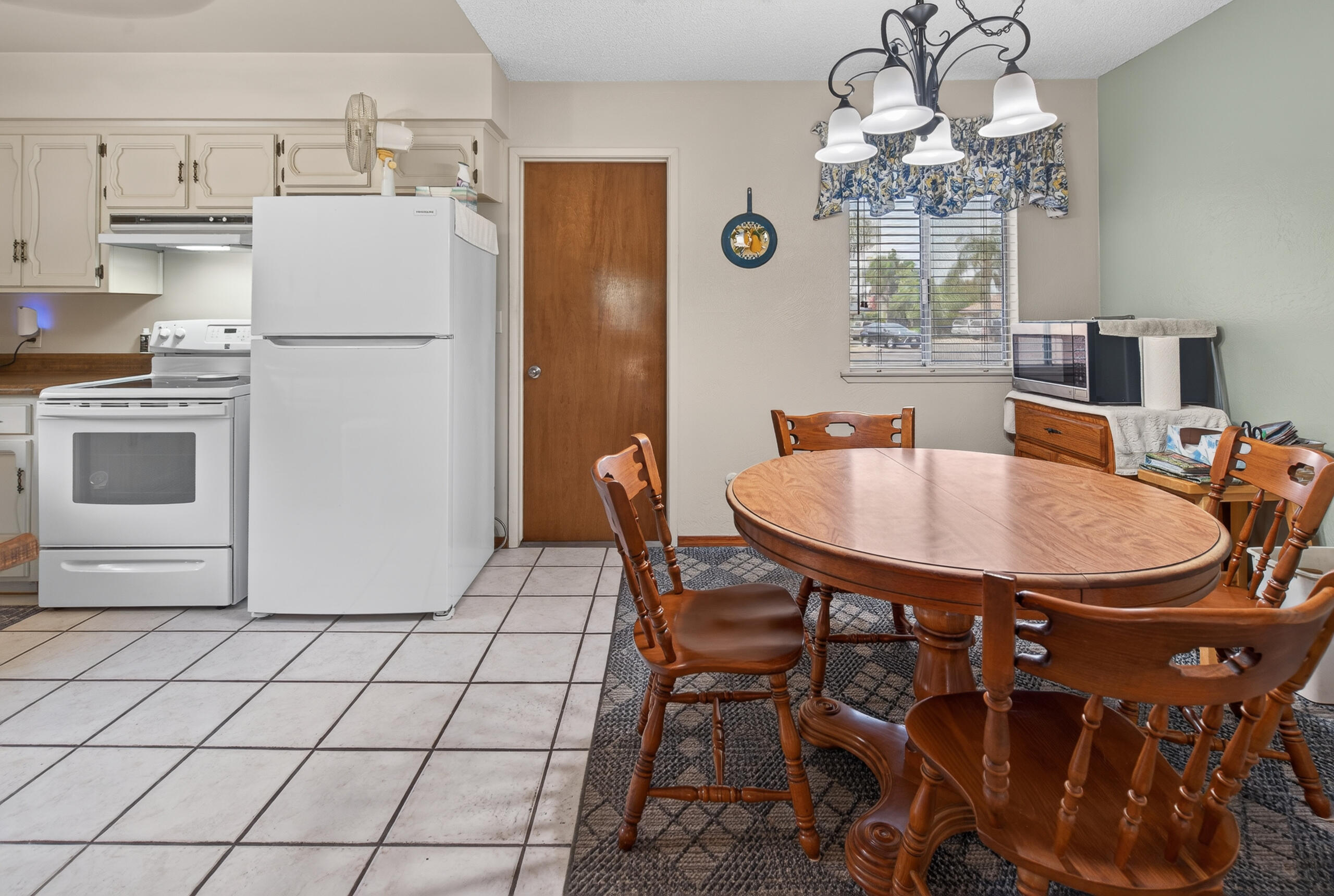 3931 W Fairhaven Ave, Visalia, CA 93277