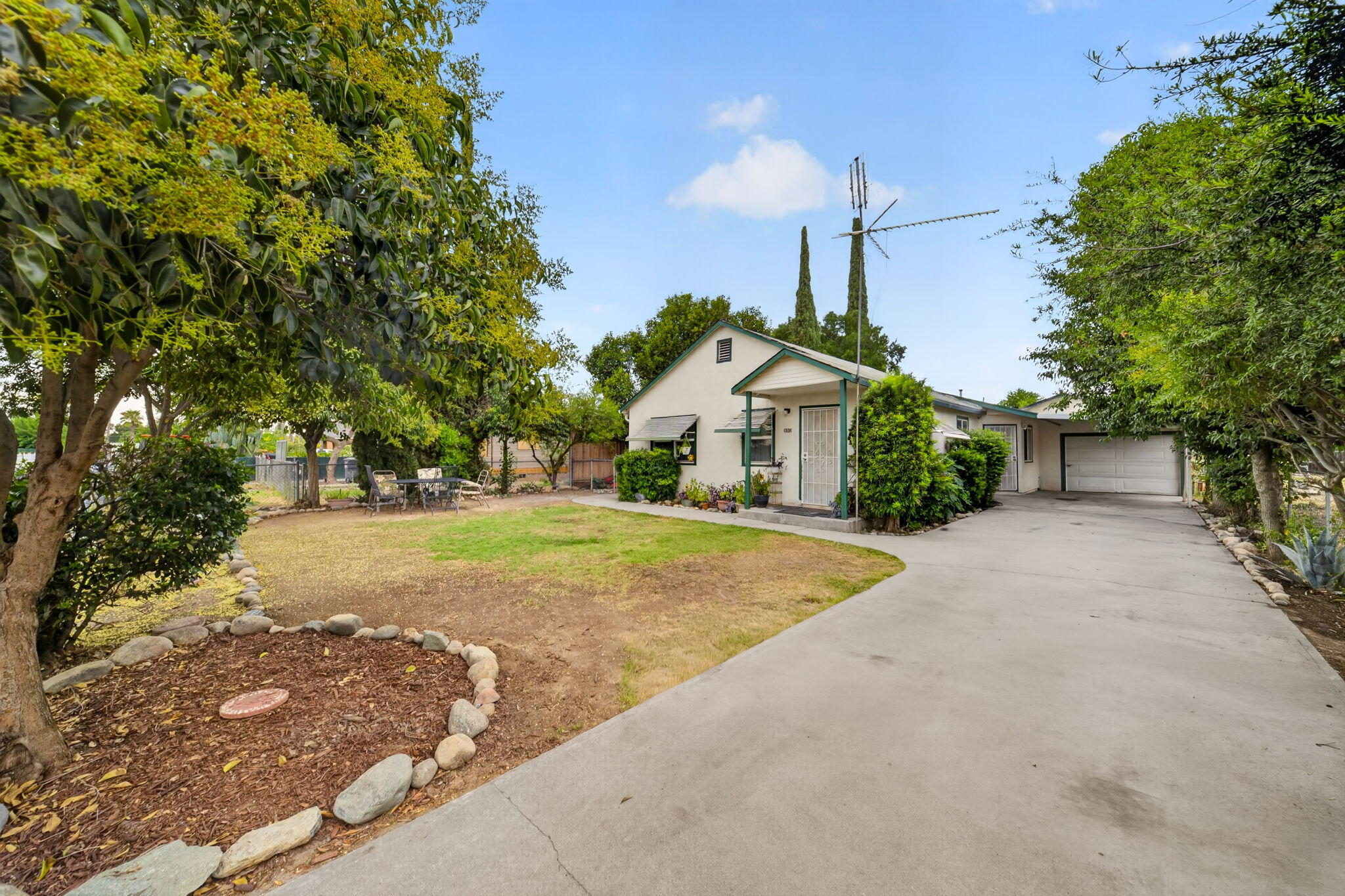 930 W Sweet Ave, Visalia, CA 93291