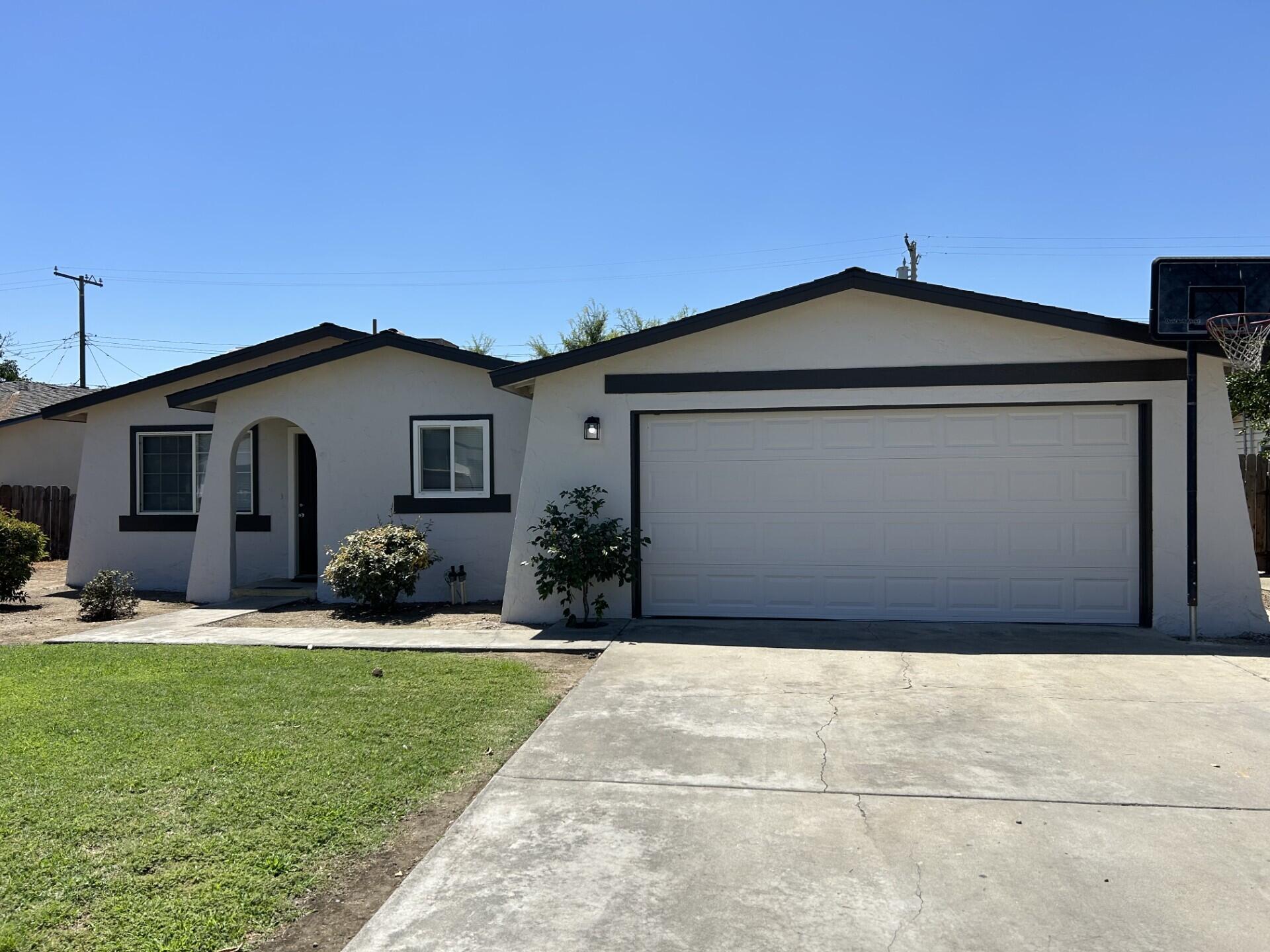 4225 W Monte Vista Ave, Visalia, CA 93277