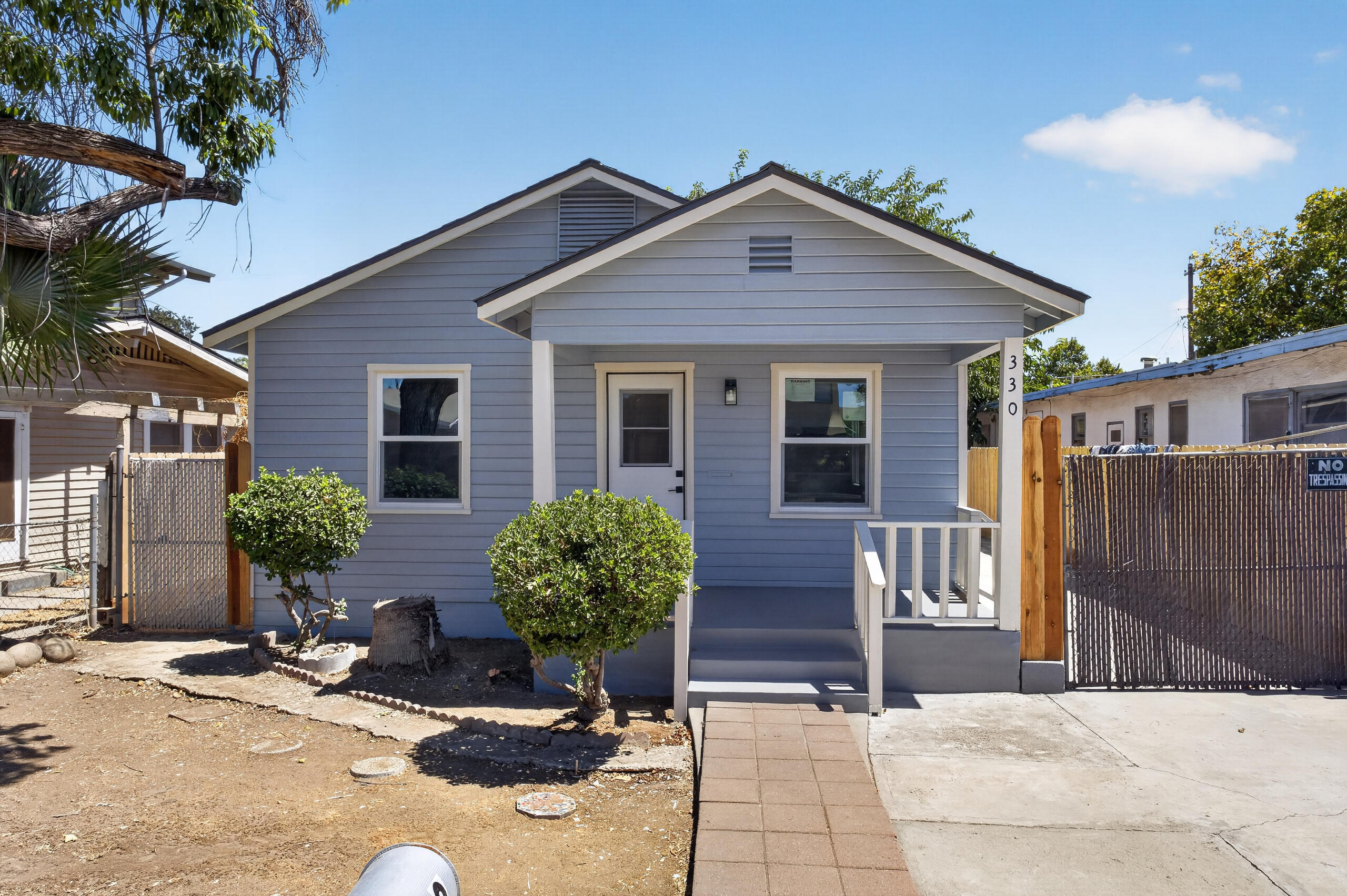 330 N L, Dinuba, CA 93618