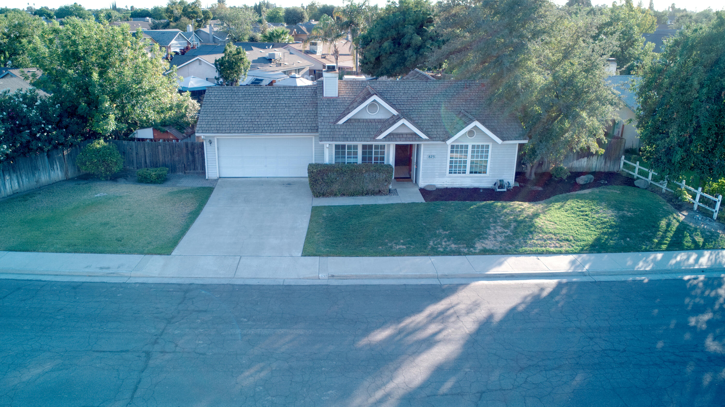 823 Tony Dr, Hanford, CA 93230