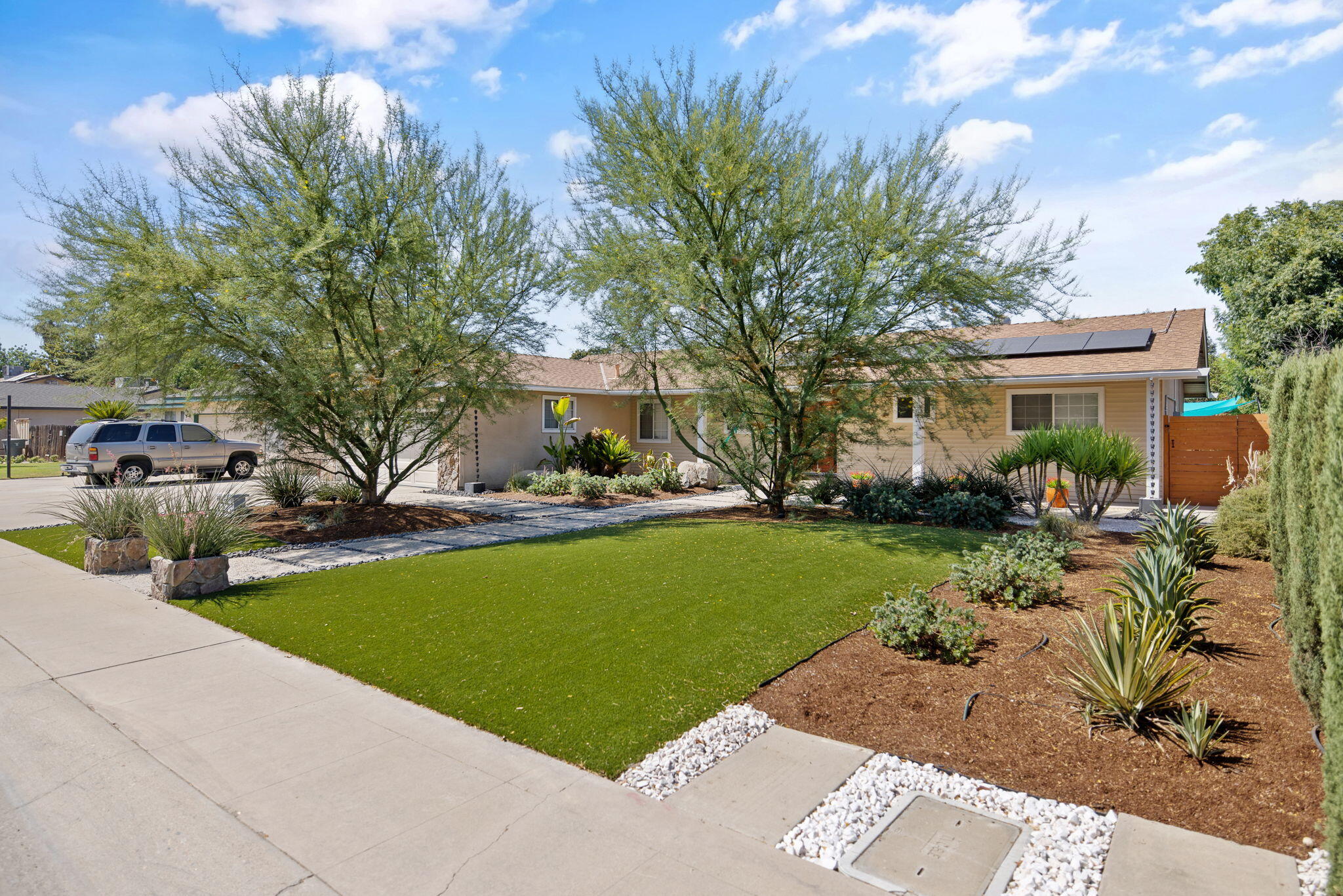 3500 W Hillsdale Ave, Visalia, CA 93291