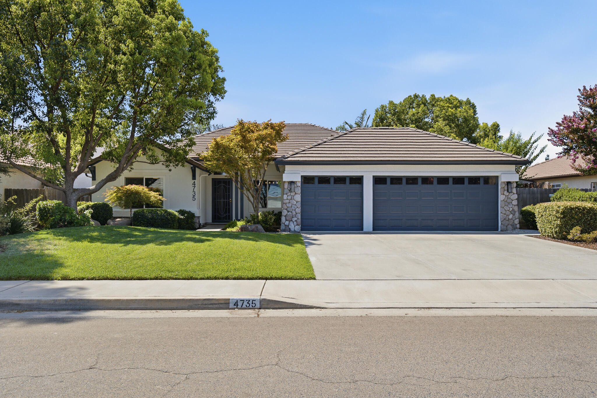 4735 W Ashland Ave, Visalia, CA 93277