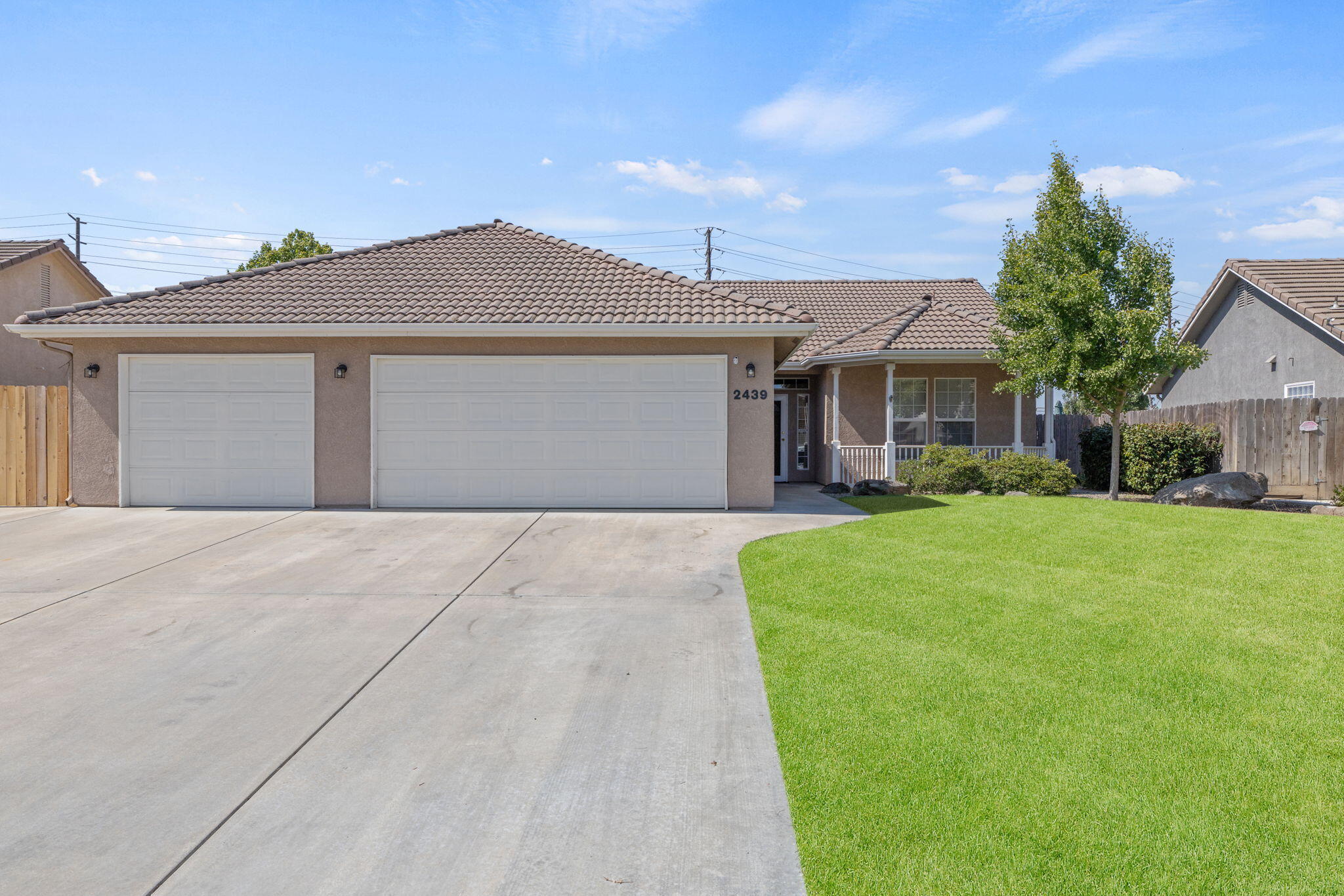 2439 S Beech Dr, Visalia, CA 93292