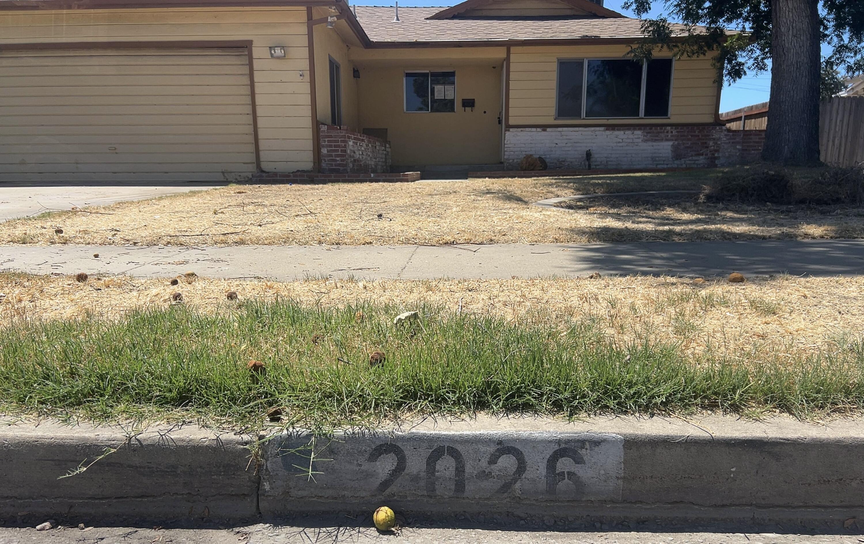 2026 N Kensington Way, Hanford, CA 93230