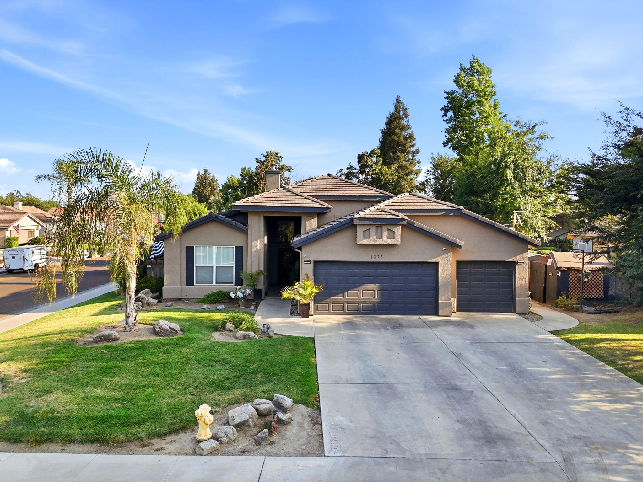 1635 E La Vida Ct, Visalia, CA 93292