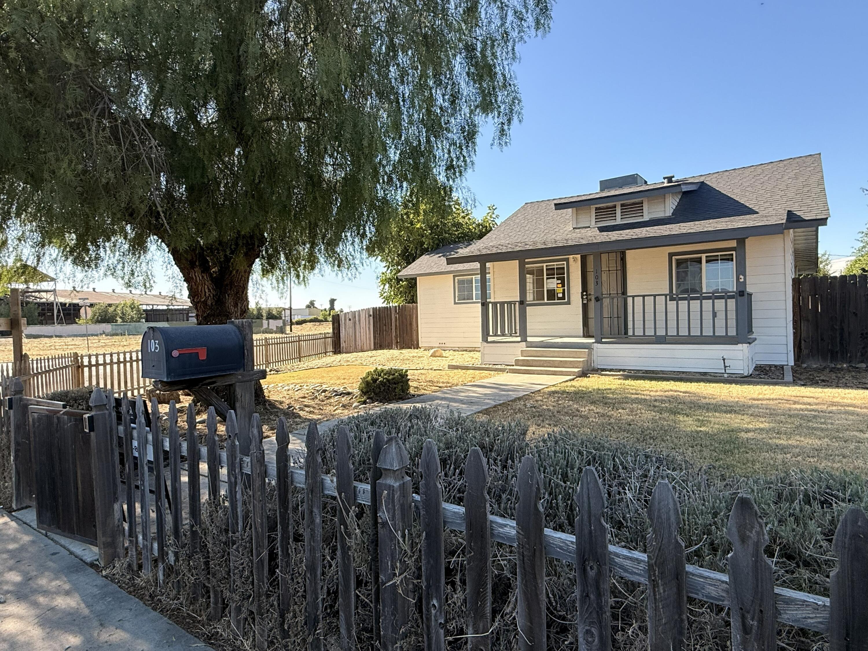 103 E Firebaugh Ave, Exeter, CA 93221