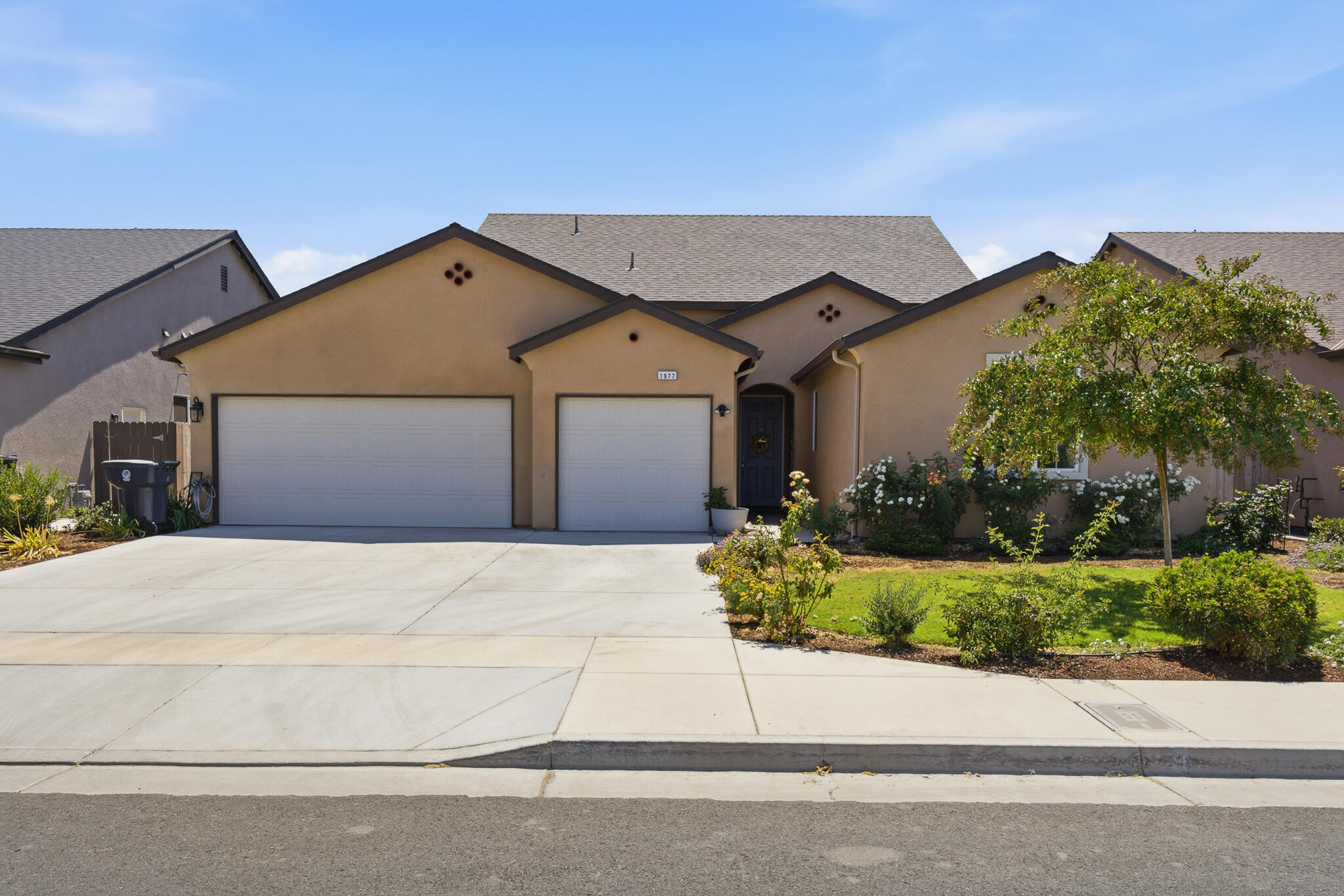 1977 Sherbrook Ave, Tulare, CA 93274