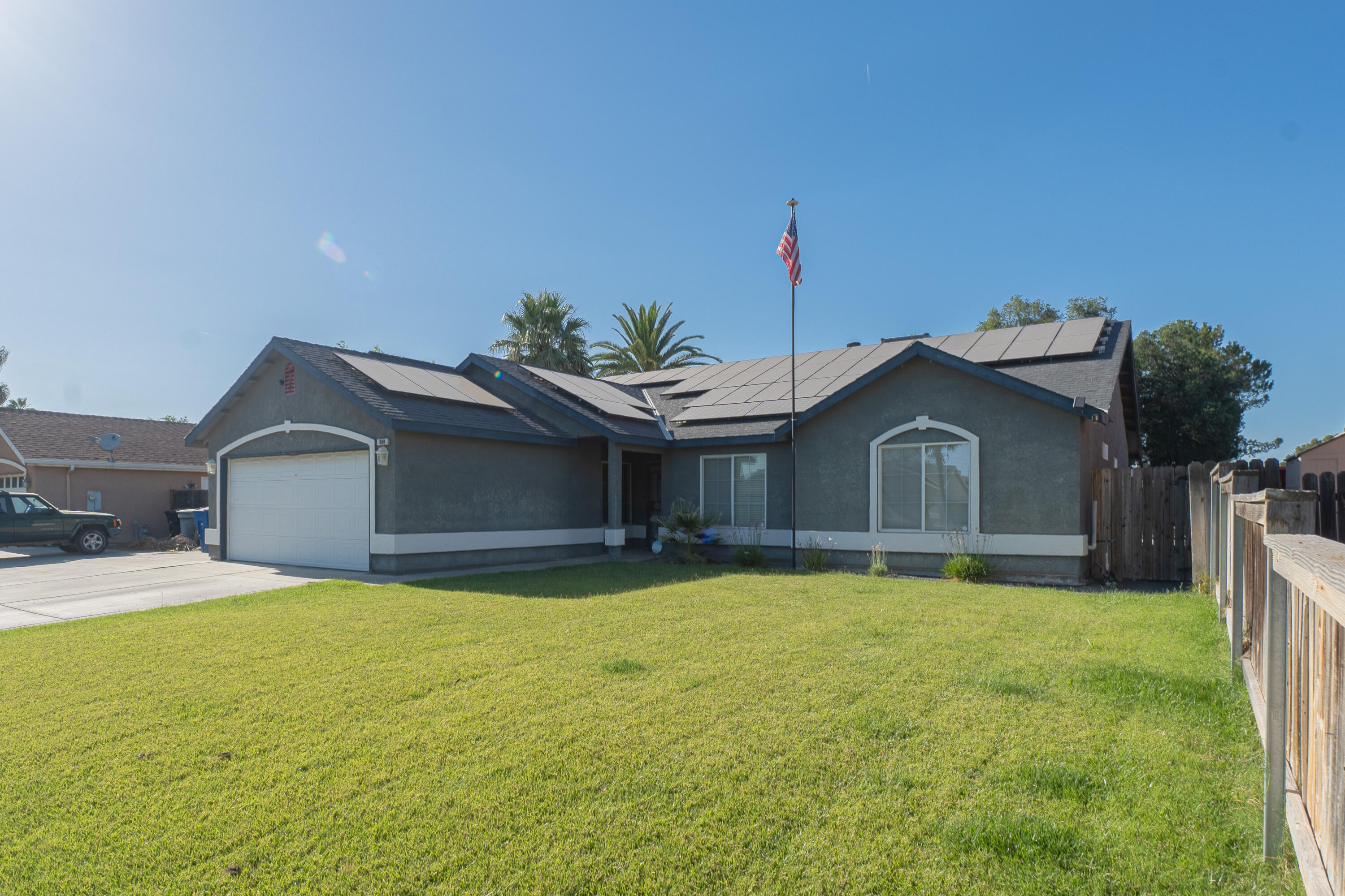 980 Yosemite Dr, Lemoore, CA 93245