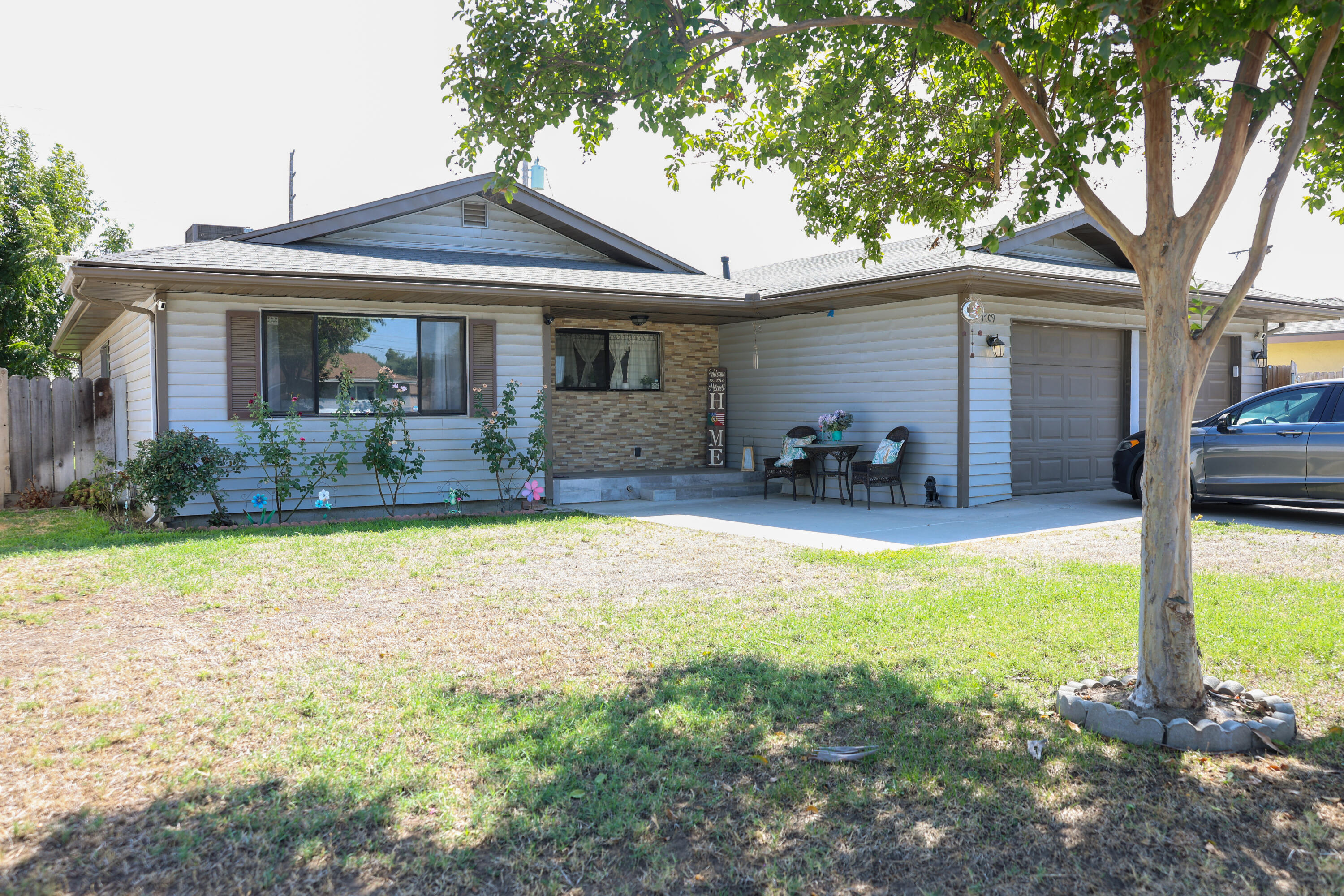1709 E Burton Ave, Tulare, CA 93274