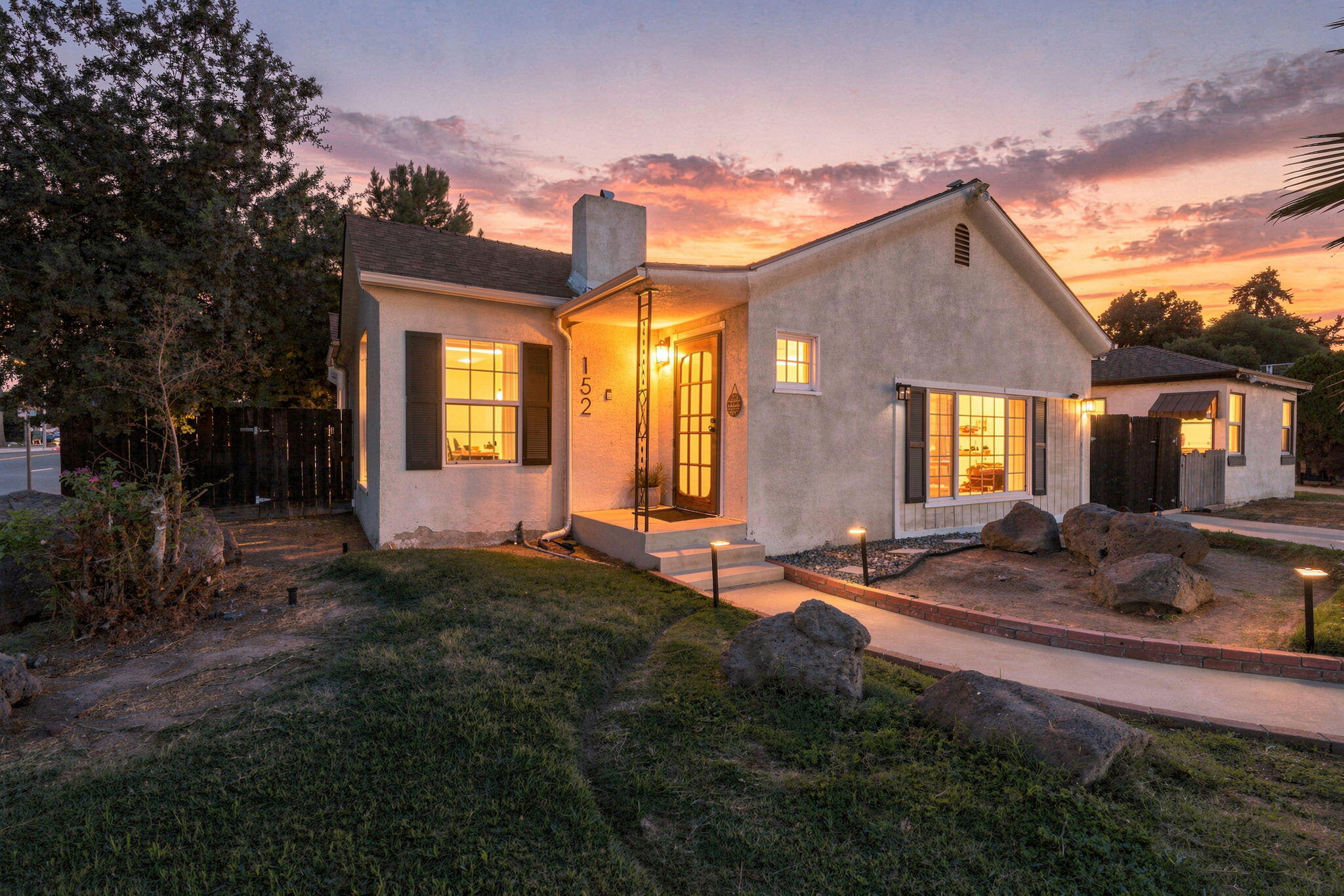 152 S Blackstone St, Tulare, CA 93274