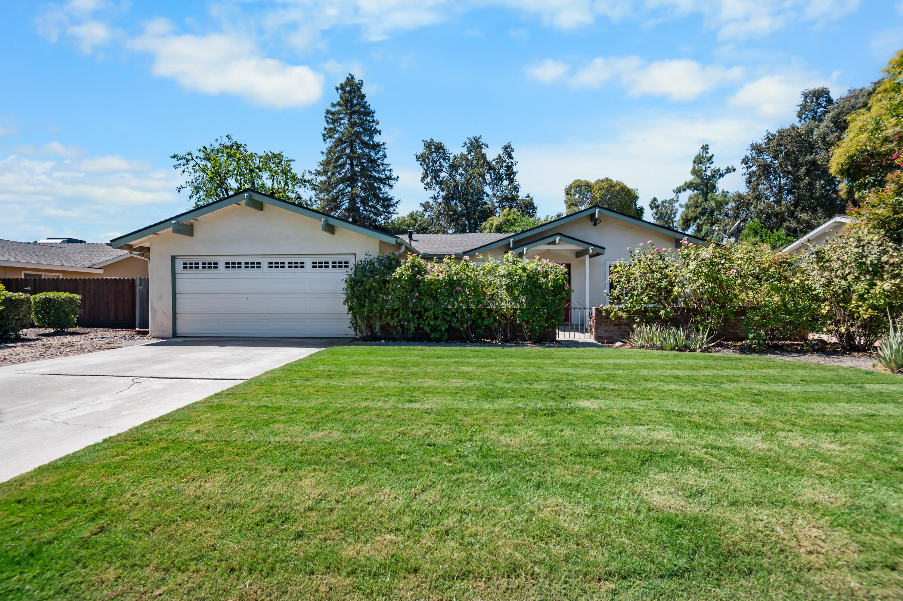 3515 W Mill Creek Dr, Visalia, CA 93291