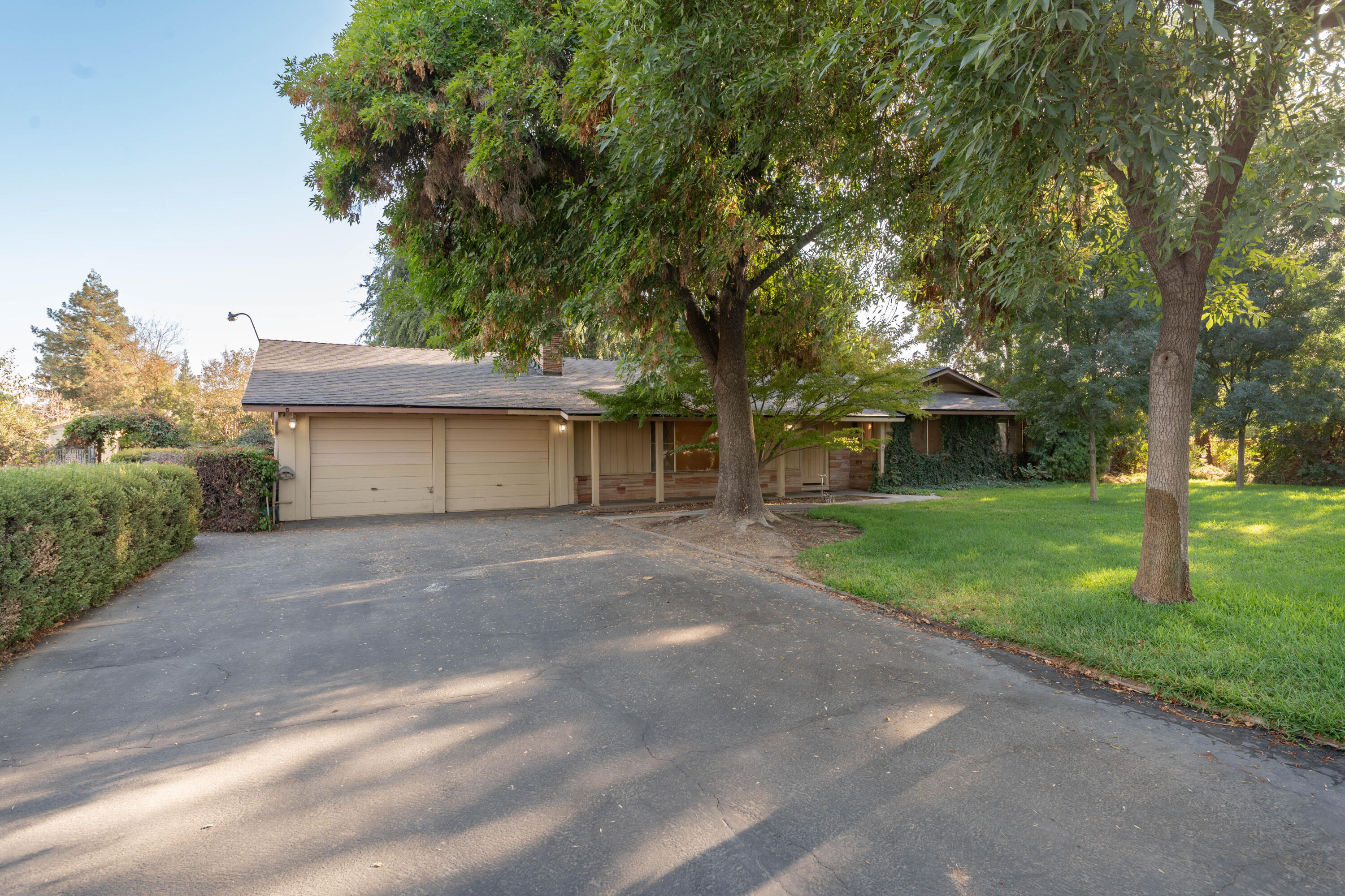 1375 Pioneer Ave, Porterville, CA 93257