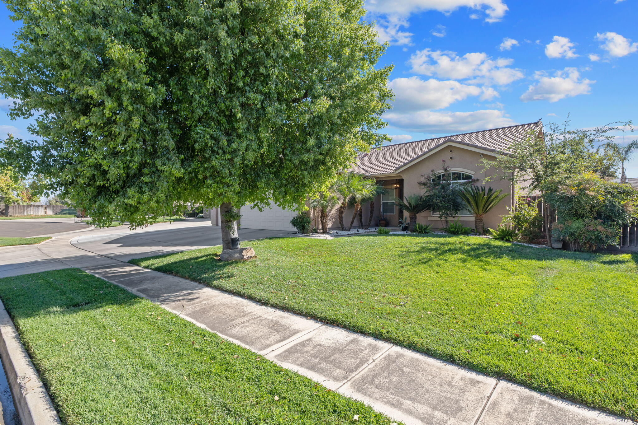 3034 S Virmargo Ct, Visalia, CA 93292