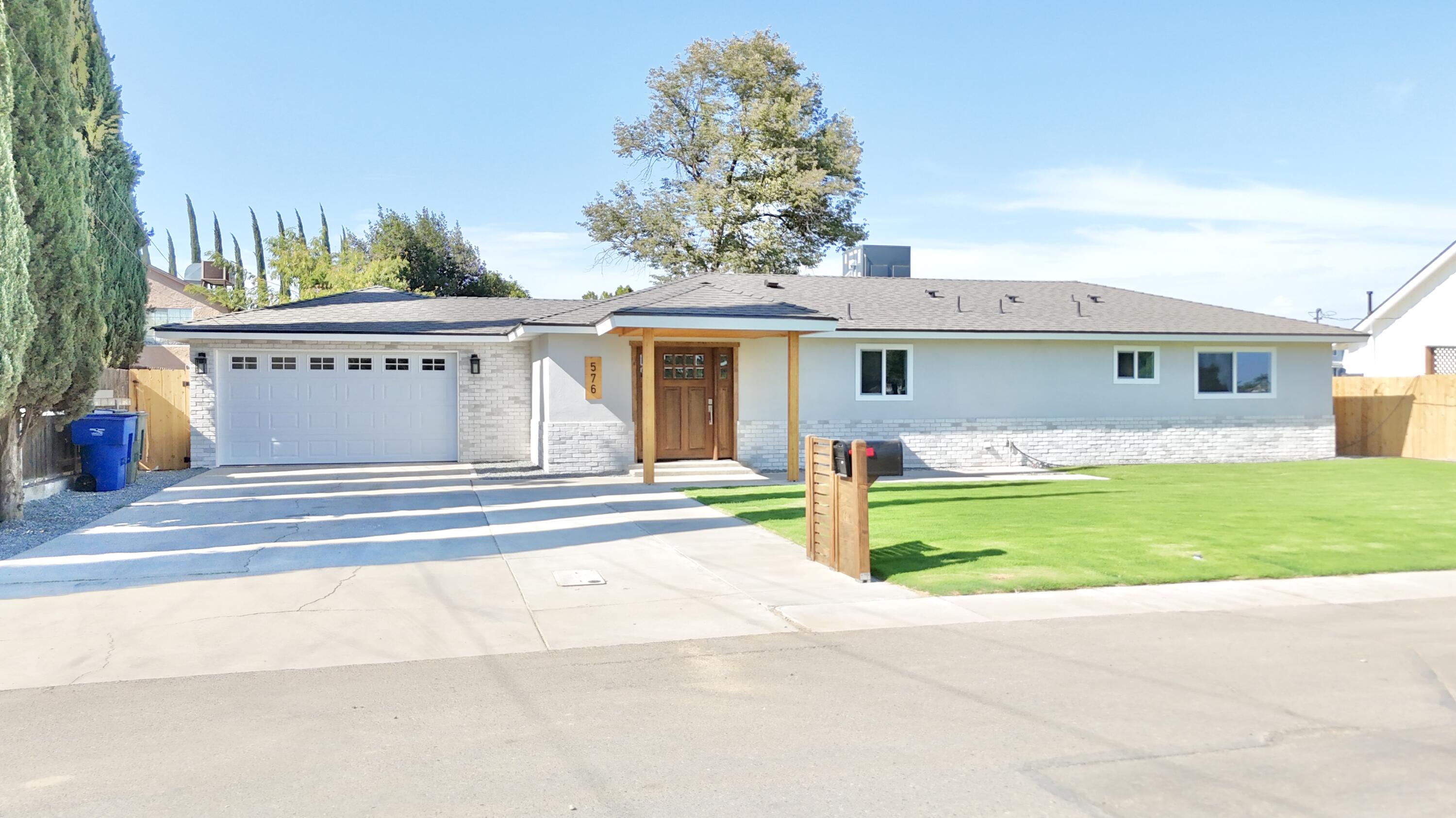 576 Oleander Ave, Lemoore, CA 93245